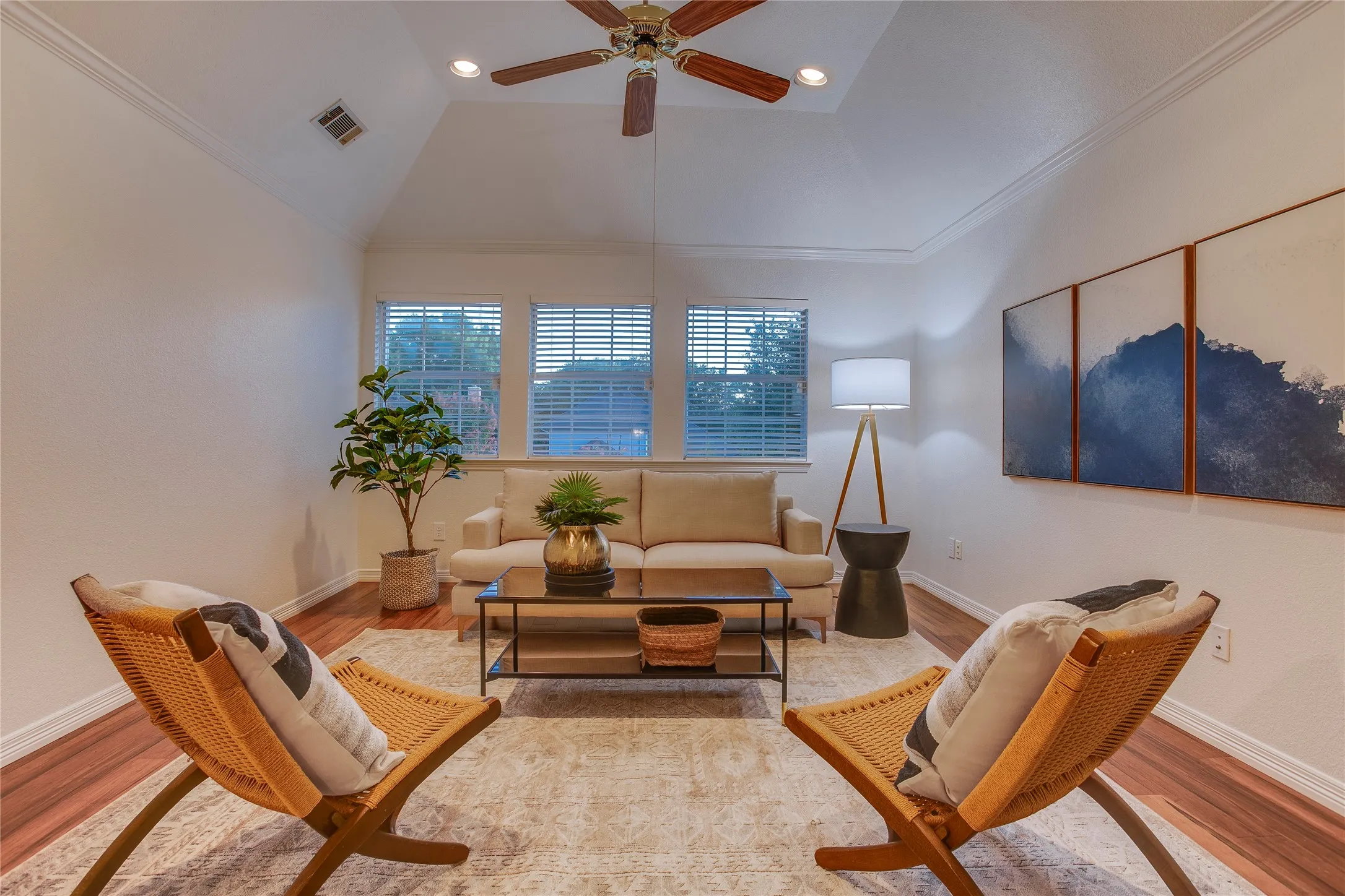 Single Family Residence For Sale in Collin County , 2116 Glendale Drive, Plano, Texas 75023, 4 Bedroom, 4 Bathroom, 2 Garage spaces, 3,509 Sqft, built in 1992, mls#21343963, Real Estate Agent in Plano, Homes For Sale in Collin county, Homes For Sale in Plano, Realtor in Plano Texas, Real Estate Brokerage Independent Realty Texas, Luminita Cordes Realtor