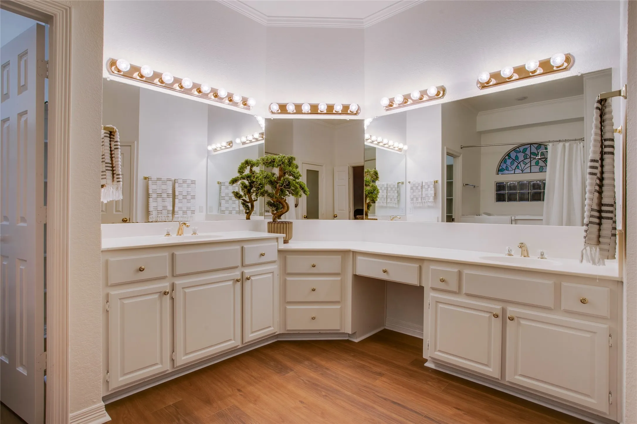 Single Family Residence For Sale in Collin County , 2116 Glendale Drive, Plano, Texas 75023, 4 Bedroom, 4 Bathroom, 2 Garage spaces, 3,509 Sqft, built in 1992, mls#21343963, Real Estate Agent in Plano, Homes For Sale in Collin county, Homes For Sale in Plano, Realtor in Plano Texas, Real Estate Brokerage Independent Realty Texas, Luminita Cordes Realtor