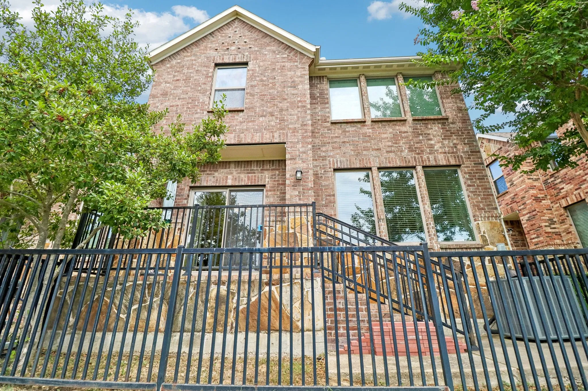 Townhouse For Sale in Dallas County , 618 Alexandra Avenue, Richardson, Texas 75081, 3 Bedroom, 4 Bathroom, 2 Garage spaces, 1,939 Sqft, built in 2014, mls#21346603, Real Estate Agent in Richardson, Homes For Sale in Dallas county, Homes For Sale in Richardson, Realtor in Richardson Texas, Real Estate Brokerage Independent Realty Texas, Luminita Cordes Realtor