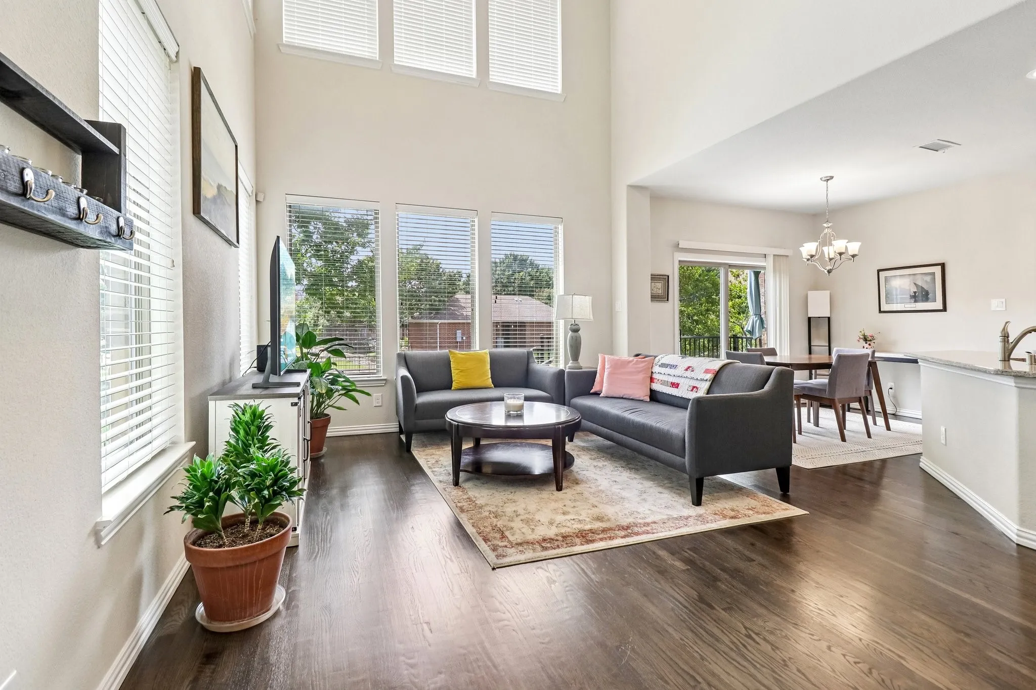Townhouse For Sale in Dallas County , 618 Alexandra Avenue, Richardson, Texas 75081, 3 Bedroom, 4 Bathroom, 2 Garage spaces, 1,939 Sqft, built in 2014, mls#21346603, Real Estate Agent in Richardson, Homes For Sale in Dallas county, Homes For Sale in Richardson, Realtor in Richardson Texas, Real Estate Brokerage Independent Realty Texas, Luminita Cordes Realtor