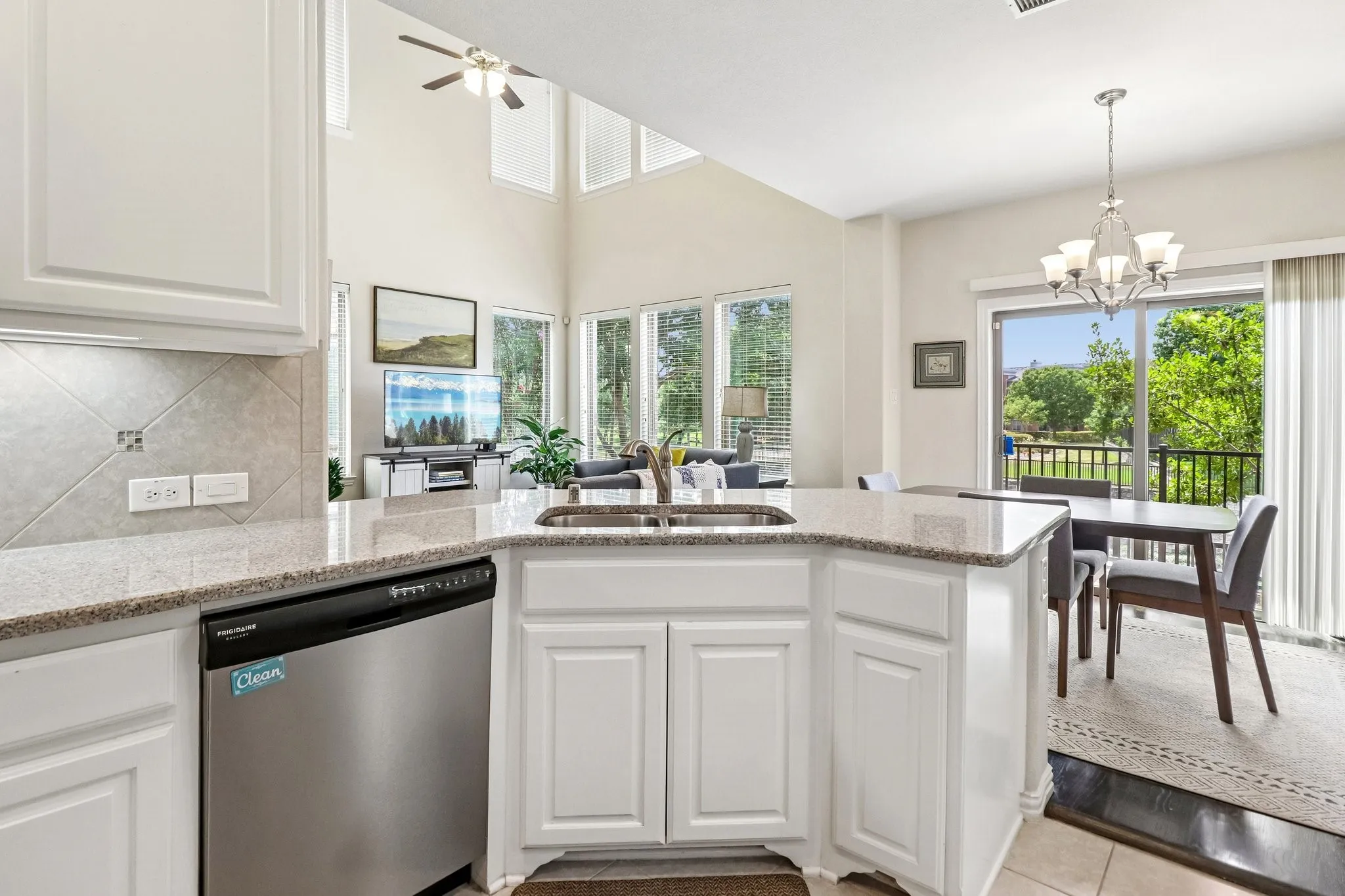 Townhouse For Sale in Dallas County , 618 Alexandra Avenue, Richardson, Texas 75081, 3 Bedroom, 4 Bathroom, 2 Garage spaces, 1,939 Sqft, built in 2014, mls#21346603, Real Estate Agent in Richardson, Homes For Sale in Dallas county, Homes For Sale in Richardson, Realtor in Richardson Texas, Real Estate Brokerage Independent Realty Texas, Luminita Cordes Realtor