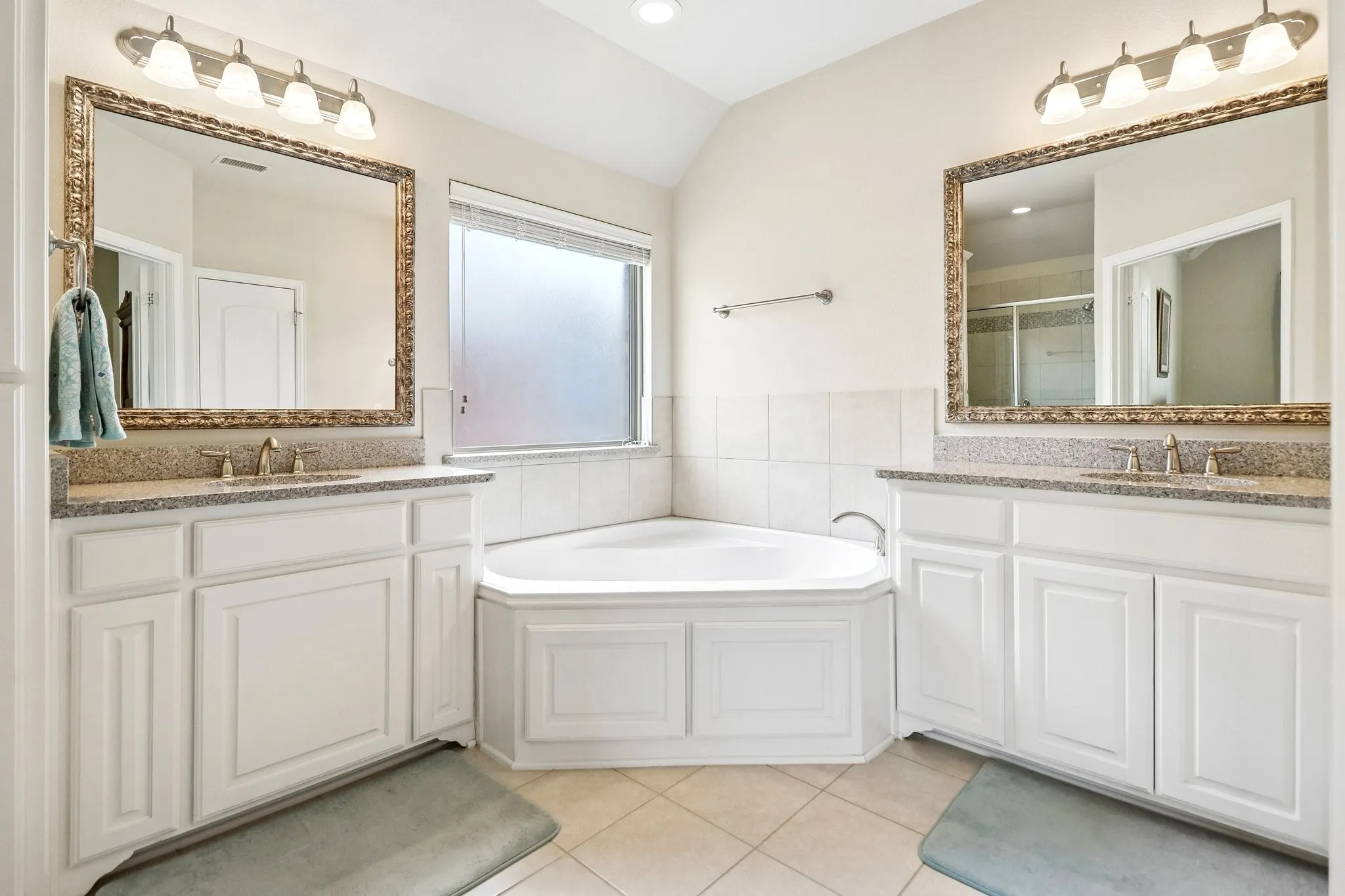 Townhouse For Sale in Dallas County , 618 Alexandra Avenue, Richardson, Texas 75081, 3 Bedroom, 4 Bathroom, 2 Garage spaces, 1,939 Sqft, built in 2014, mls#21346603, Real Estate Agent in Richardson, Homes For Sale in Dallas county, Homes For Sale in Richardson, Realtor in Richardson Texas, Real Estate Brokerage Independent Realty Texas, Luminita Cordes Realtor