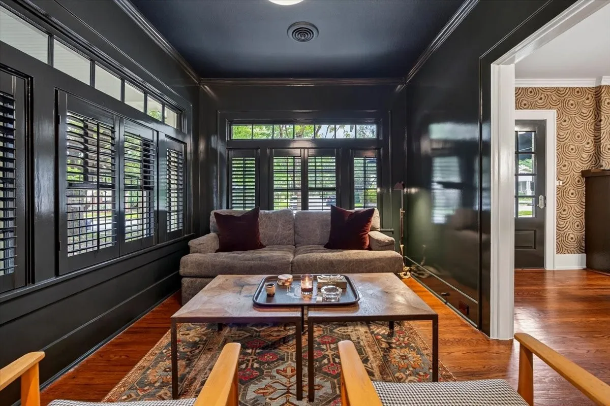 Single Family Residence For Sale in Tarrant County , 1325 Clover Lane, Fort Worth, Texas 76107, 2 Bedroom, 2 Bathroom, 2 Garage spaces, 1,602 Sqft, built in 1928, mls#21346662, Real Estate Agent in Fort Worth, Homes For Sale in Tarrant county, Homes For Sale in Fort Worth, Realtor in Fort Worth Texas, Real Estate Brokerage Independent Realty Texas, Luminita Cordes Realtor