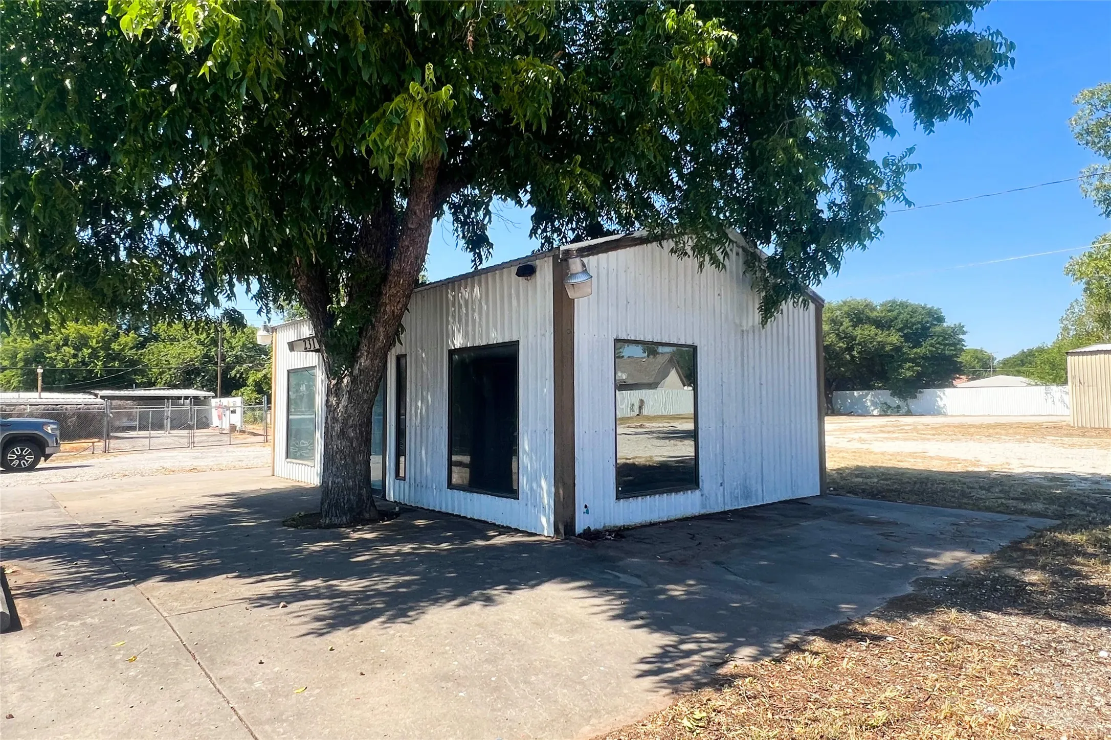 Improved Land For Sale in Wichita County , 231 Central Expressway 287 Freeway E, Wichita Falls, Texas 76301, 0, 0, Garage spaces, 0 Sqft, built in 1996, Price $750,000, mls#21346796, Real Estate Agent in Wichita Falls, Homes For Sale in Wichita county, Homes For Sale in Wichita Falls, Realtor in Wichita Falls Texas, Real Estate Brokerage Independent Realty Texas, Luminita Cordes Realtor