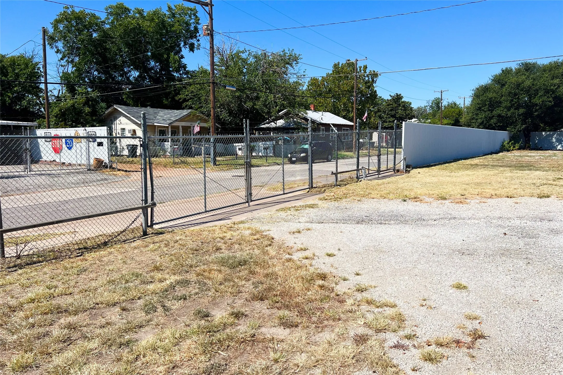 Improved Land For Sale in Wichita County , 231 Central Expressway 287 Freeway E, Wichita Falls, Texas 76301, 0, 0, Garage spaces, 0 Sqft, built in 1996, Price $750,000, mls#21346796, Real Estate Agent in Wichita Falls, Homes For Sale in Wichita county, Homes For Sale in Wichita Falls, Realtor in Wichita Falls Texas, Real Estate Brokerage Independent Realty Texas, Luminita Cordes Realtor