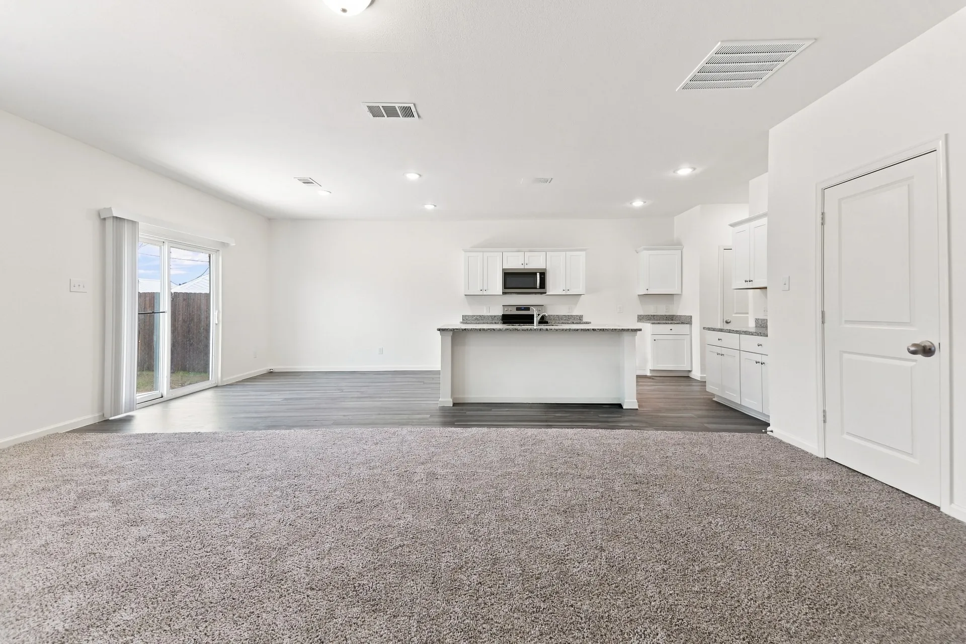 Single Family Residence For Rent in Kaufman County , 6520 Calico Lane, Forney, Texas 75126, 4 Bedroom, 2 Bathroom, 2 Garage spaces, 2,204 Sqft, built in 2022, mls#21346806, Real Estate Agent in Forney, Homes For Rent in Kaufman county, Homes For Rent in Forney, Realtor in Forney Texas, Real Estate Brokerage Independent Realty Texas, Luminita Cordes Realtor
