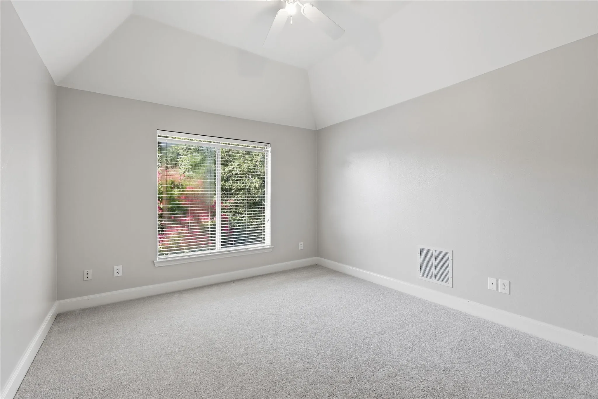 Single Family Residence For Rent in Collin County , 1405 Salado Drive, Allen, Texas 75013, 4 Bedroom, 3 Bathroom, 2 Garage spaces, 3,098 Sqft, built in 2000, mls#21328170, Real Estate Agent in Allen, Homes For Rent in Collin county, Homes For Rent in Allen, Realtor in Allen Texas, Real Estate Brokerage Independent Realty Texas, Luminita Cordes Realtor