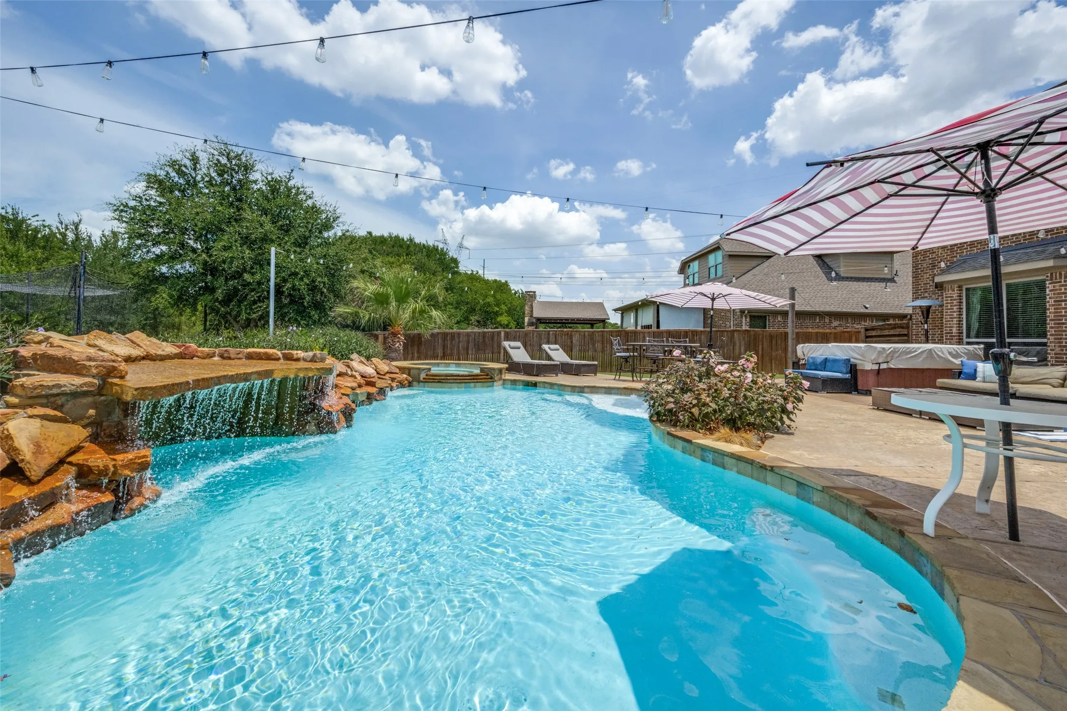 Single Family Residence For Sale in Denton County , 604 Bentley Court, Roanoke, Texas 76262, 5 Bedroom, 4 Bathroom, 3 Garage spaces, 4,046 Sqft, built in 2013, mls#21346000, Real Estate Agent in Roanoke, Homes For Sale in Denton county, Homes For Sale in Roanoke, Realtor in Roanoke Texas, Real Estate Brokerage Independent Realty Texas, Luminita Cordes Realtor