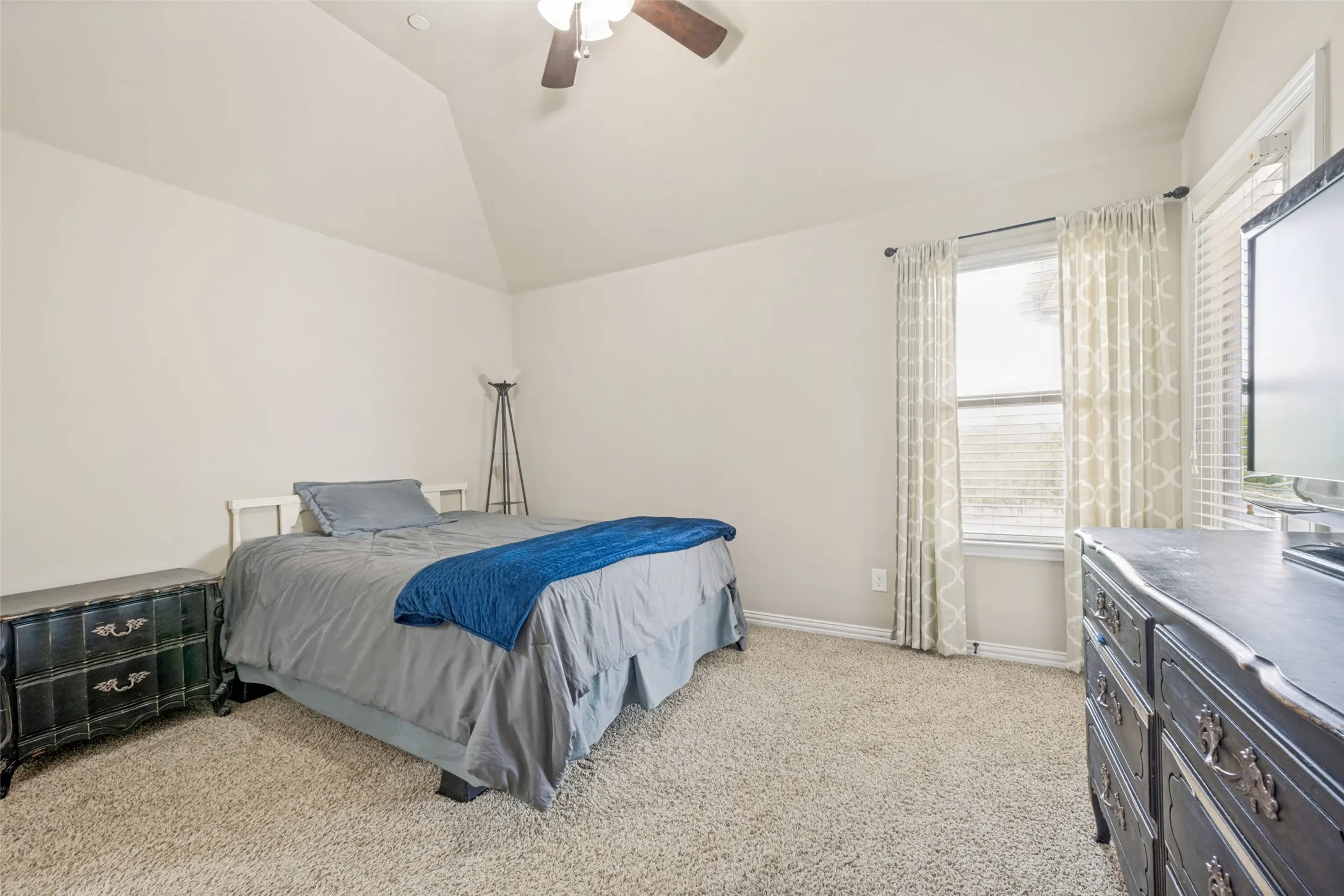 Single Family Residence For Sale in Denton County , 604 Bentley Court, Roanoke, Texas 76262, 5 Bedroom, 4 Bathroom, 3 Garage spaces, 4,046 Sqft, built in 2013, mls#21346000, Real Estate Agent in Roanoke, Homes For Sale in Denton county, Homes For Sale in Roanoke, Realtor in Roanoke Texas, Real Estate Brokerage Independent Realty Texas, Luminita Cordes Realtor