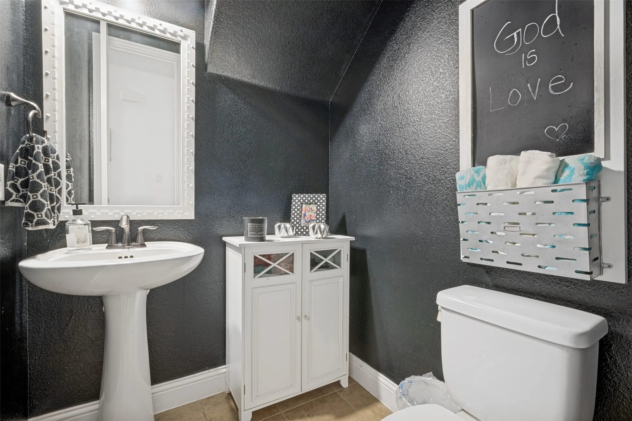 Single Family Residence For Sale in Denton County , 604 Bentley Court, Roanoke, Texas 76262, 5 Bedroom, 4 Bathroom, 3 Garage spaces, 4,046 Sqft, built in 2013, mls#21346000, Real Estate Agent in Roanoke, Homes For Sale in Denton county, Homes For Sale in Roanoke, Realtor in Roanoke Texas, Real Estate Brokerage Independent Realty Texas, Luminita Cordes Realtor