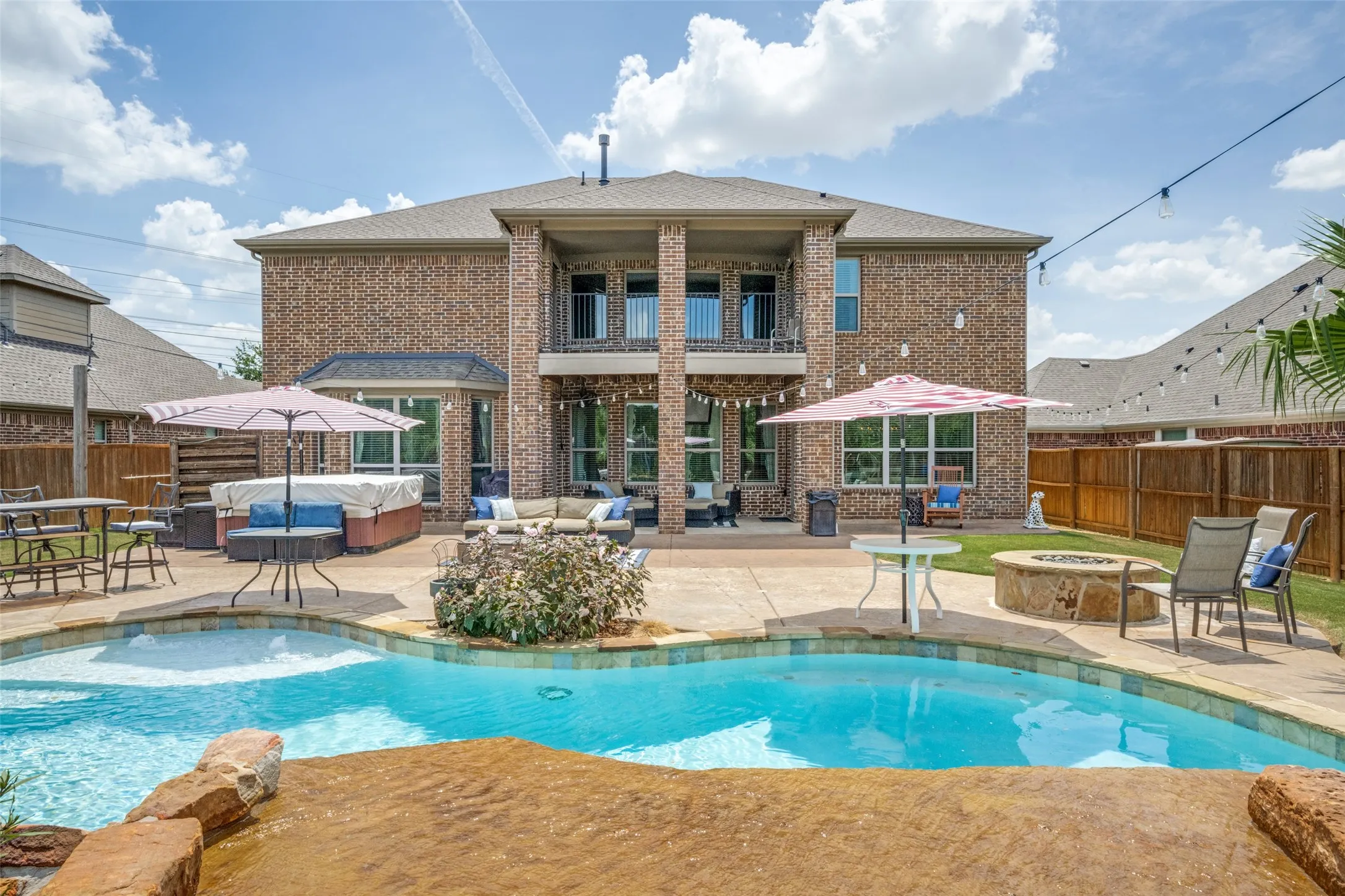 Single Family Residence For Sale in Denton County , 604 Bentley Court, Roanoke, Texas 76262, 5 Bedroom, 4 Bathroom, 3 Garage spaces, 4,046 Sqft, built in 2013, mls#21346000, Real Estate Agent in Roanoke, Homes For Sale in Denton county, Homes For Sale in Roanoke, Realtor in Roanoke Texas, Real Estate Brokerage Independent Realty Texas, Luminita Cordes Realtor
