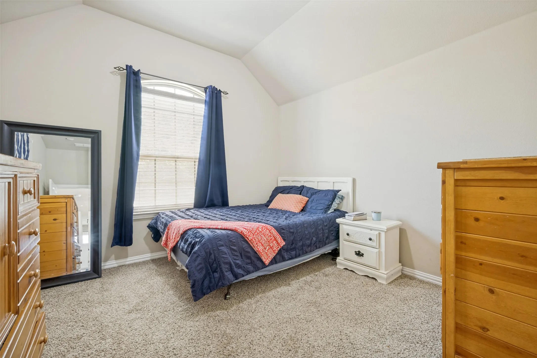 Single Family Residence For Sale in Denton County , 604 Bentley Court, Roanoke, Texas 76262, 5 Bedroom, 4 Bathroom, 3 Garage spaces, 4,046 Sqft, built in 2013, mls#21346000, Real Estate Agent in Roanoke, Homes For Sale in Denton county, Homes For Sale in Roanoke, Realtor in Roanoke Texas, Real Estate Brokerage Independent Realty Texas, Luminita Cordes Realtor