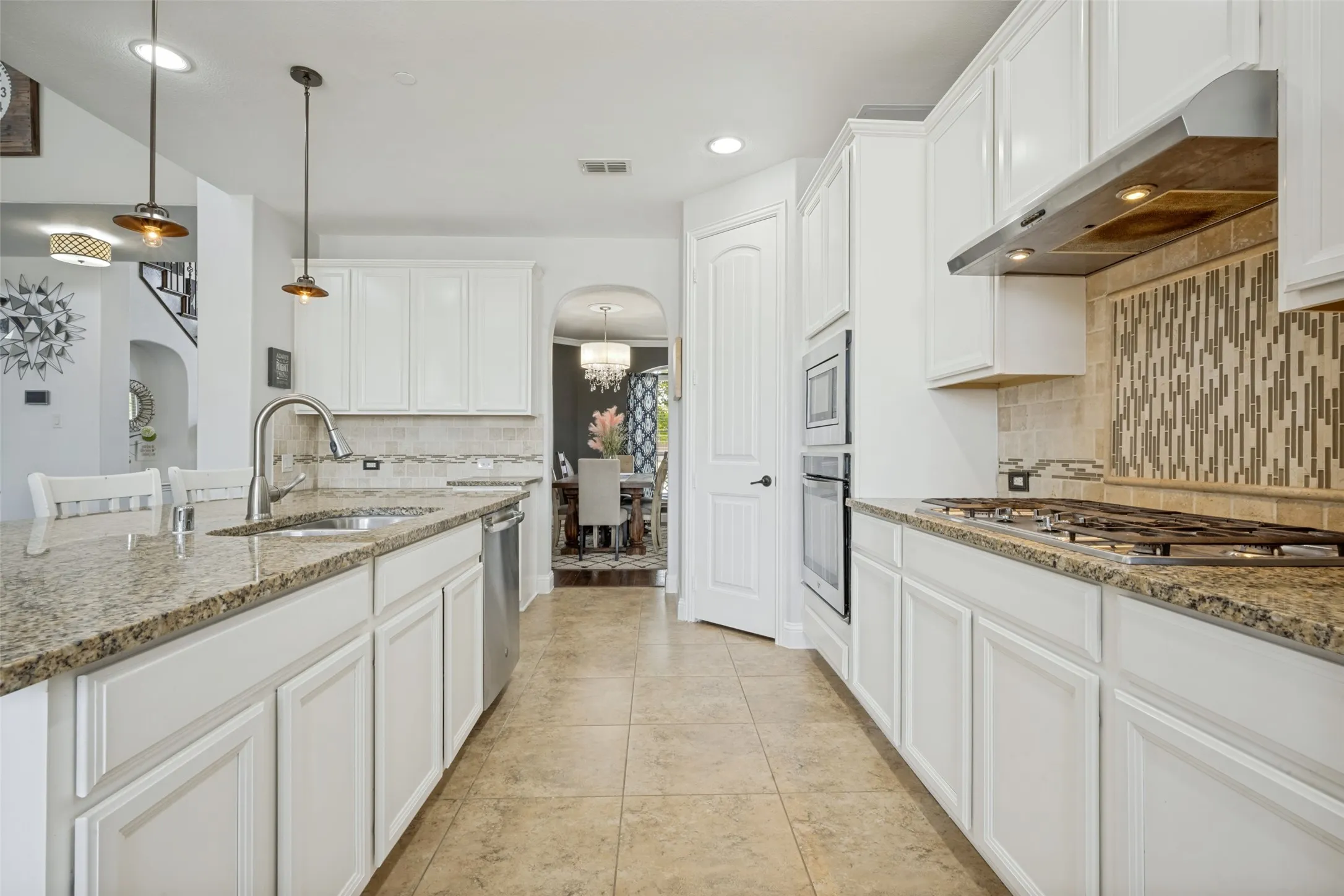 Single Family Residence For Sale in Denton County , 604 Bentley Court, Roanoke, Texas 76262, 5 Bedroom, 4 Bathroom, 3 Garage spaces, 4,046 Sqft, built in 2013, mls#21346000, Real Estate Agent in Roanoke, Homes For Sale in Denton county, Homes For Sale in Roanoke, Realtor in Roanoke Texas, Real Estate Brokerage Independent Realty Texas, Luminita Cordes Realtor