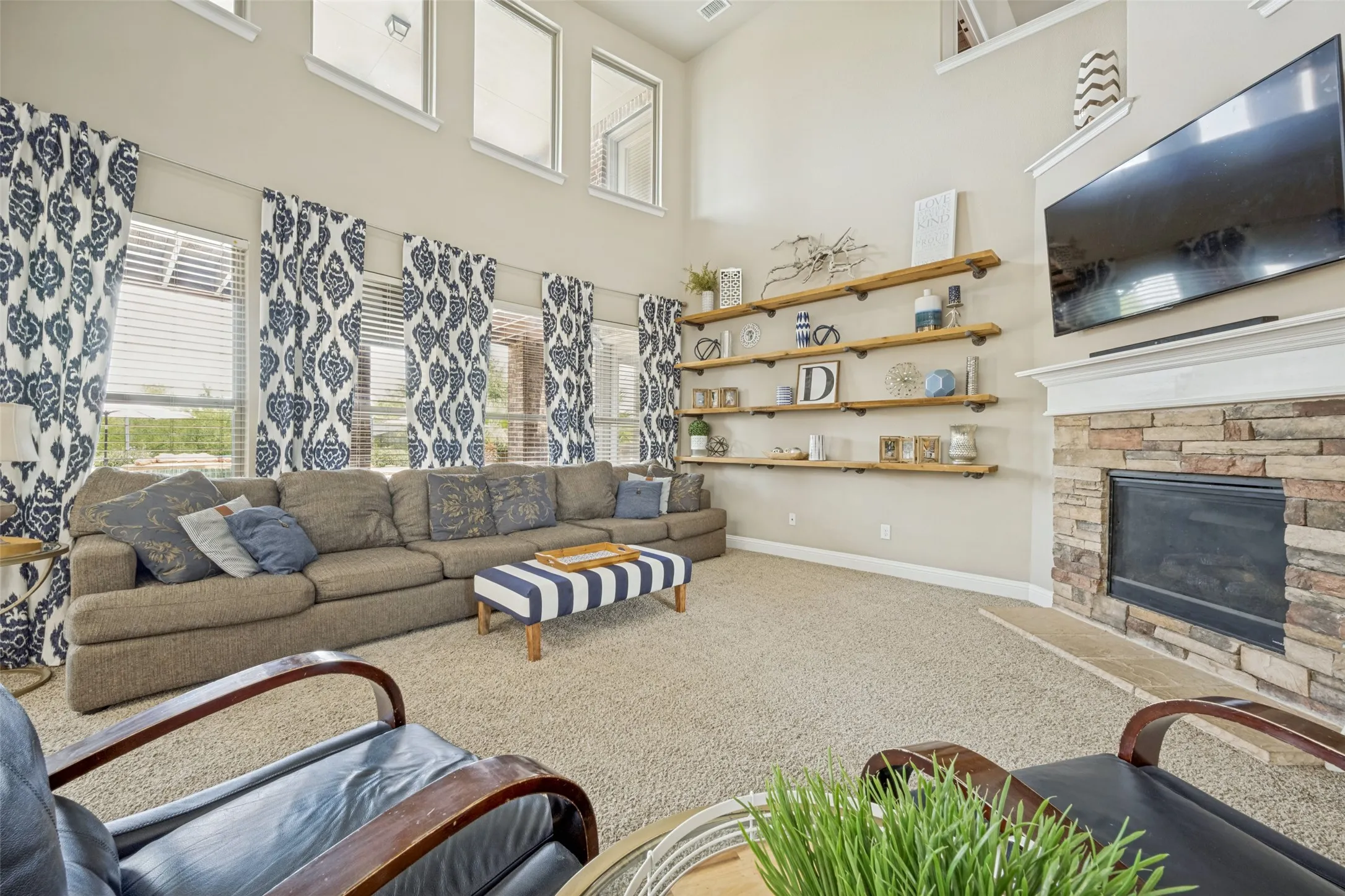 Single Family Residence For Sale in Denton County , 604 Bentley Court, Roanoke, Texas 76262, 5 Bedroom, 4 Bathroom, 3 Garage spaces, 4,046 Sqft, built in 2013, mls#21346000, Real Estate Agent in Roanoke, Homes For Sale in Denton county, Homes For Sale in Roanoke, Realtor in Roanoke Texas, Real Estate Brokerage Independent Realty Texas, Luminita Cordes Realtor