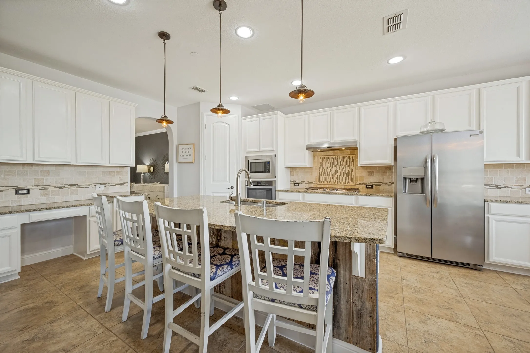 Single Family Residence For Sale in Denton County , 604 Bentley Court, Roanoke, Texas 76262, 5 Bedroom, 4 Bathroom, 3 Garage spaces, 4,046 Sqft, built in 2013, mls#21346000, Real Estate Agent in Roanoke, Homes For Sale in Denton county, Homes For Sale in Roanoke, Realtor in Roanoke Texas, Real Estate Brokerage Independent Realty Texas, Luminita Cordes Realtor