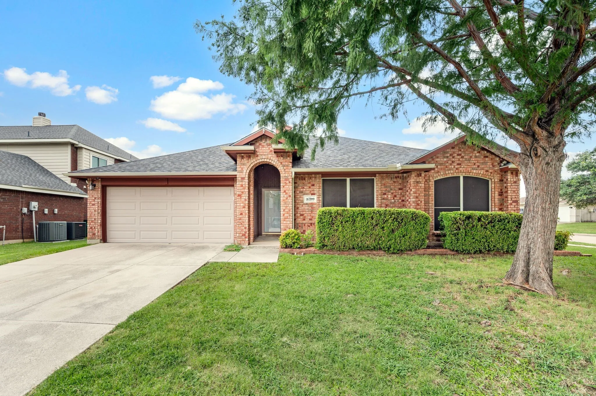 Single Family Residence For Sale in Tarrant County , 4700 Woodhaven, Haltom City, Texas 76137, 3 Bedroom, 2 Bathroom, 2 Garage spaces, 1,980 Sqft, built in 2002, mls#21346296, Real Estate Agent in Haltom City, Homes For Sale in Tarrant county, Homes For Sale in Haltom City, Realtor in Haltom City Texas, Real Estate Brokerage Independent Realty Texas, Luminita Cordes Realtor