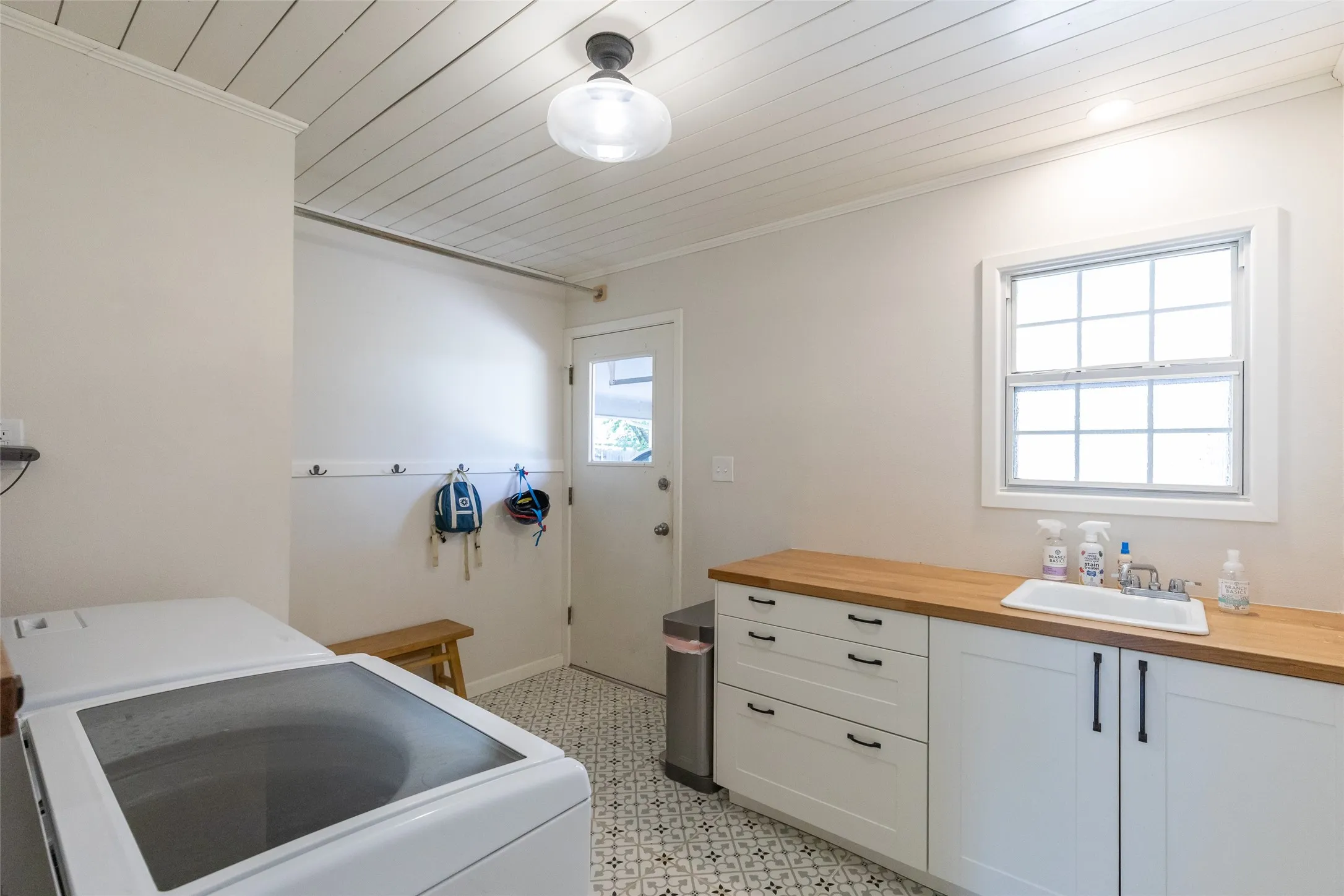 Single Family Residence For Sale in Taylor County , 2032 Regent Drive, Abilene, Texas 79605, 3 Bedroom, 3 Bathroom, 2 Garage spaces, 2,560 Sqft, built in 1960, mls#21346811, Real Estate Agent in Abilene, Homes For Sale in Taylor county, Homes For Sale in Abilene, Realtor in Abilene Texas, Real Estate Brokerage Independent Realty Texas, Luminita Cordes Realtor