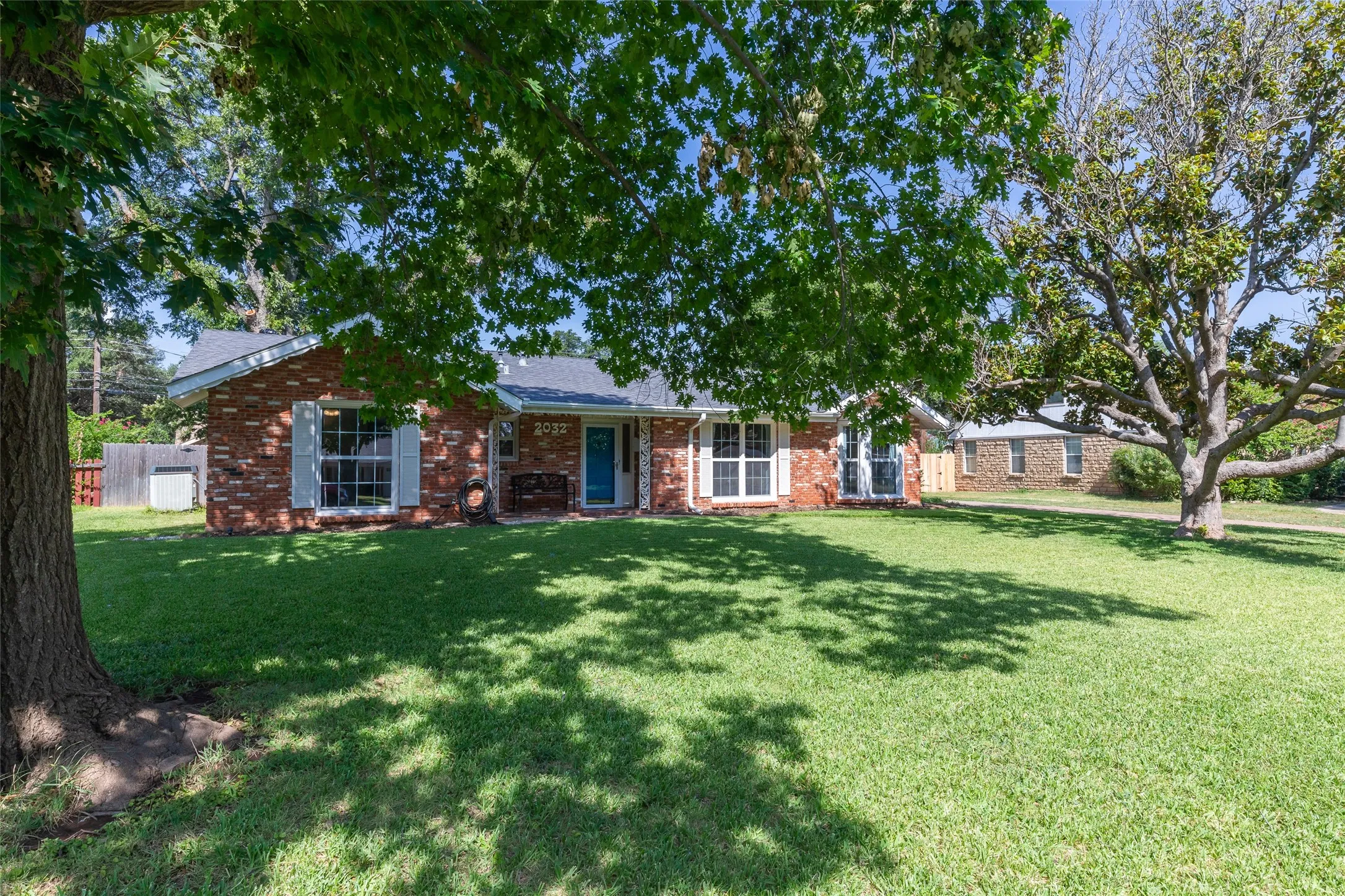 Single Family Residence For Sale in Taylor County , 2032 Regent Drive, Abilene, Texas 79605, 3 Bedroom, 3 Bathroom, 2 Garage spaces, 2,560 Sqft, built in 1960, mls#21346811, Real Estate Agent in Abilene, Homes For Sale in Taylor county, Homes For Sale in Abilene, Realtor in Abilene Texas, Real Estate Brokerage Independent Realty Texas, Luminita Cordes Realtor