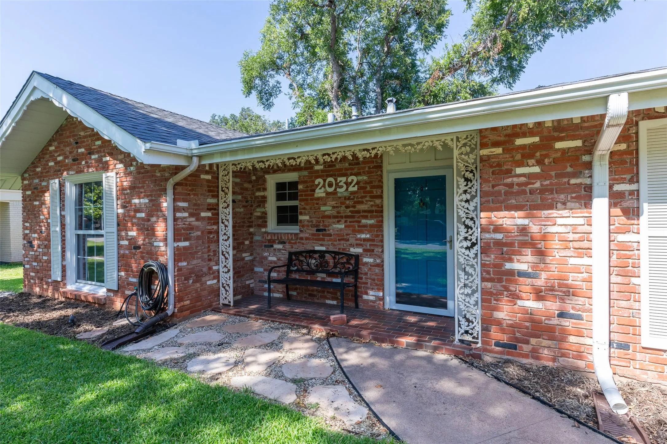 Single Family Residence For Sale in Taylor County , 2032 Regent Drive, Abilene, Texas 79605, 3 Bedroom, 3 Bathroom, 2 Garage spaces, 2,560 Sqft, built in 1960, mls#21346811, Real Estate Agent in Abilene, Homes For Sale in Taylor county, Homes For Sale in Abilene, Realtor in Abilene Texas, Real Estate Brokerage Independent Realty Texas, Luminita Cordes Realtor