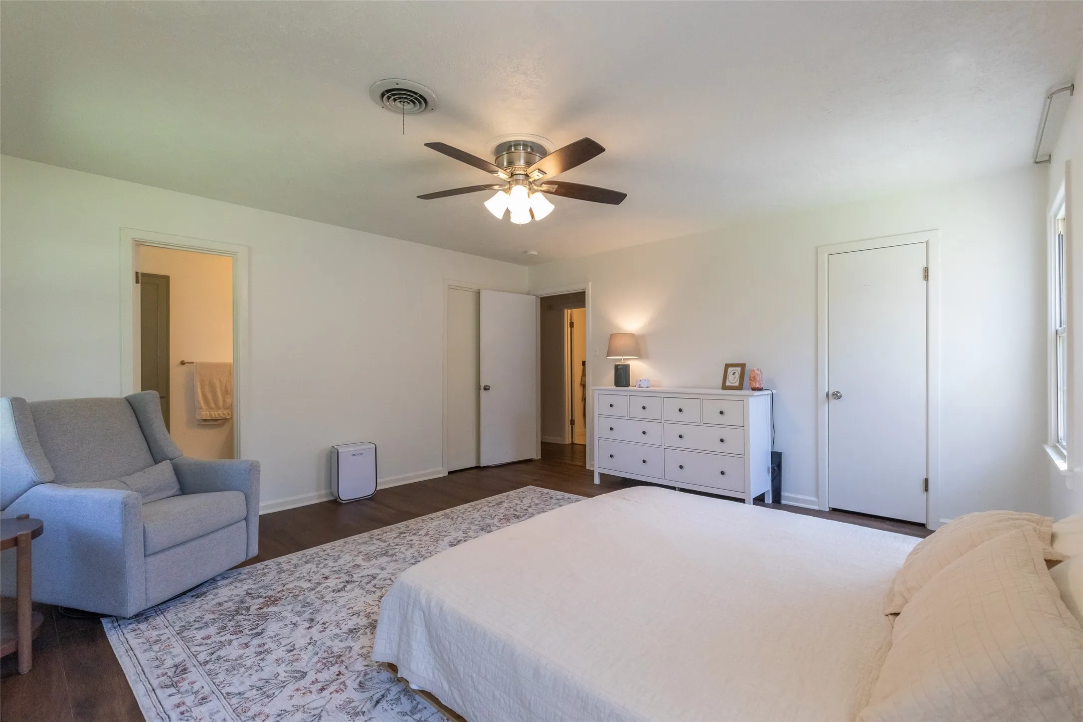 Single Family Residence For Sale in Taylor County , 2032 Regent Drive, Abilene, Texas 79605, 3 Bedroom, 3 Bathroom, 2 Garage spaces, 2,560 Sqft, built in 1960, mls#21346811, Real Estate Agent in Abilene, Homes For Sale in Taylor county, Homes For Sale in Abilene, Realtor in Abilene Texas, Real Estate Brokerage Independent Realty Texas, Luminita Cordes Realtor
