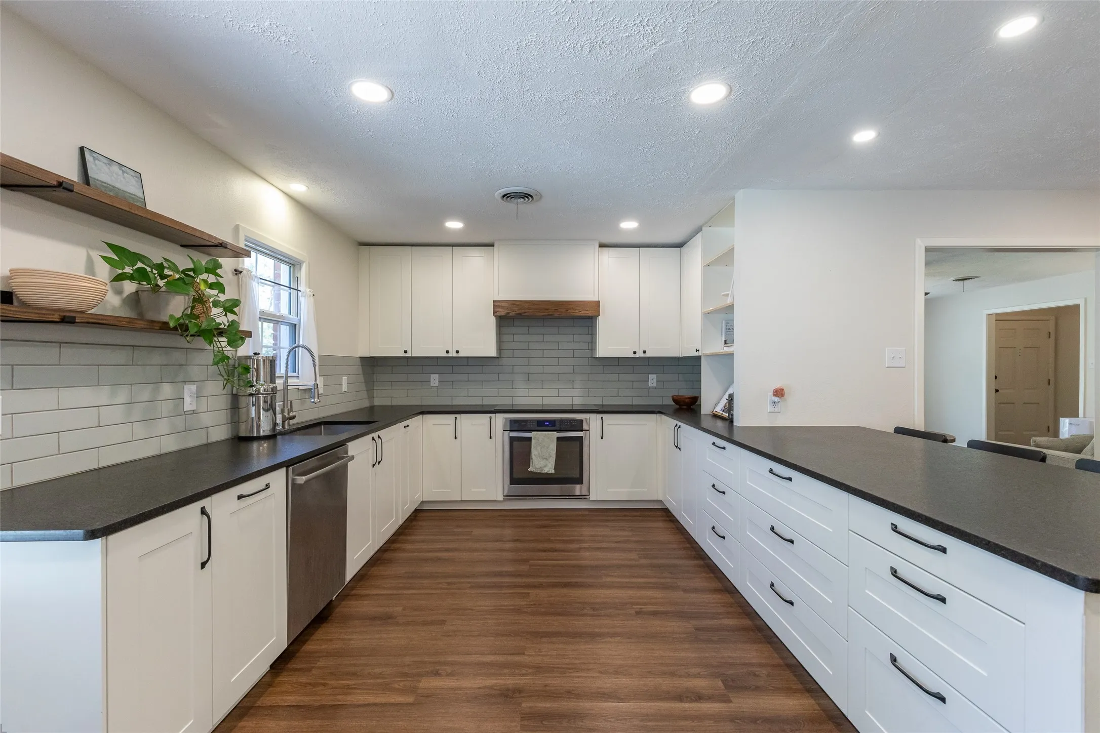 Single Family Residence For Sale in Taylor County , 2032 Regent Drive, Abilene, Texas 79605, 3 Bedroom, 3 Bathroom, 2 Garage spaces, 2,560 Sqft, built in 1960, mls#21346811, Real Estate Agent in Abilene, Homes For Sale in Taylor county, Homes For Sale in Abilene, Realtor in Abilene Texas, Real Estate Brokerage Independent Realty Texas, Luminita Cordes Realtor