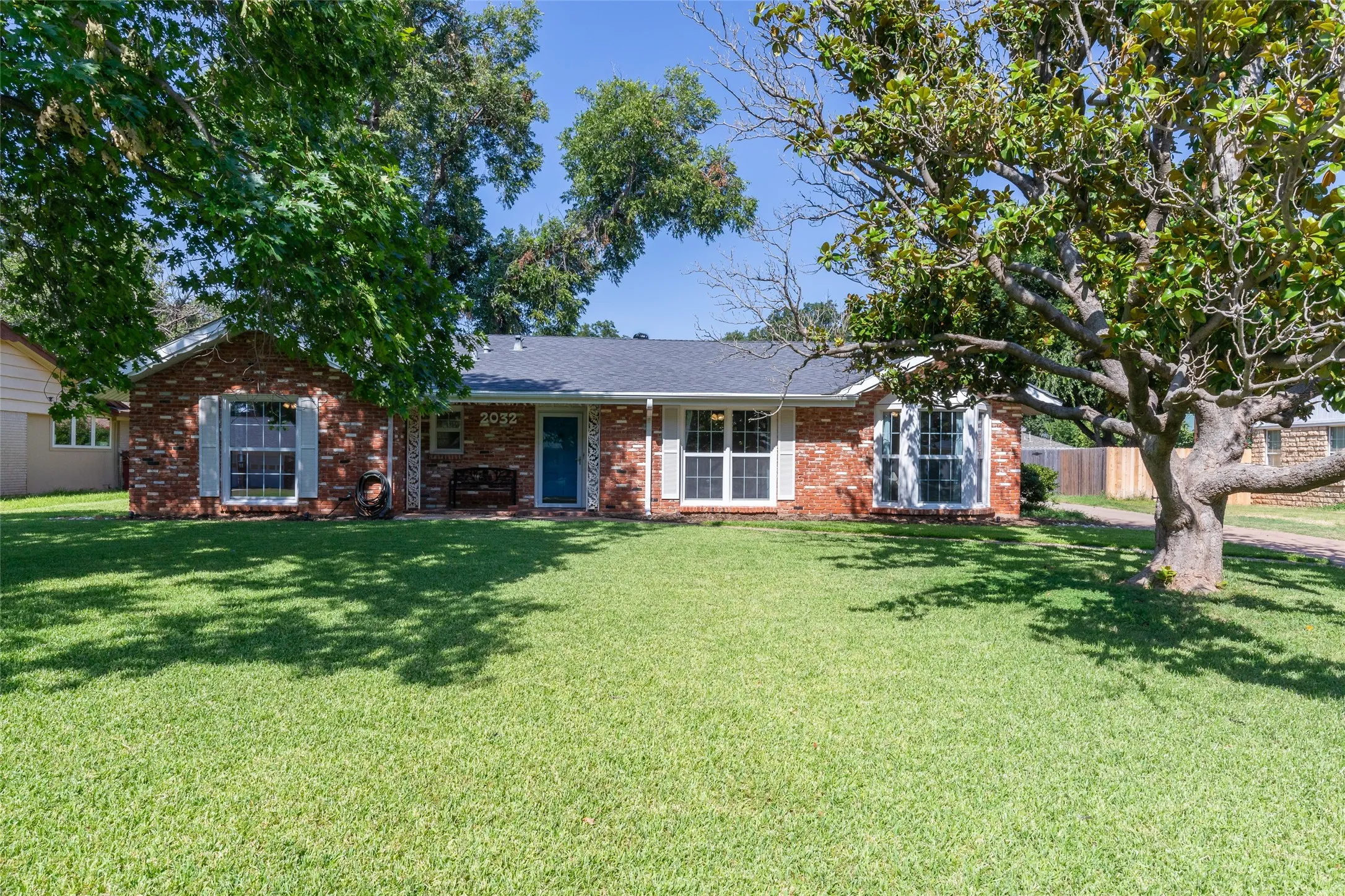 Single Family Residence For Sale in Taylor County , 2032 Regent Drive, Abilene, Texas 79605, 3 Bedroom, 3 Bathroom, 2 Garage spaces, 2,560 Sqft, built in 1960, mls#21346811, Real Estate Agent in Abilene, Homes For Sale in Taylor county, Homes For Sale in Abilene, Realtor in Abilene Texas, Real Estate Brokerage Independent Realty Texas, Luminita Cordes Realtor