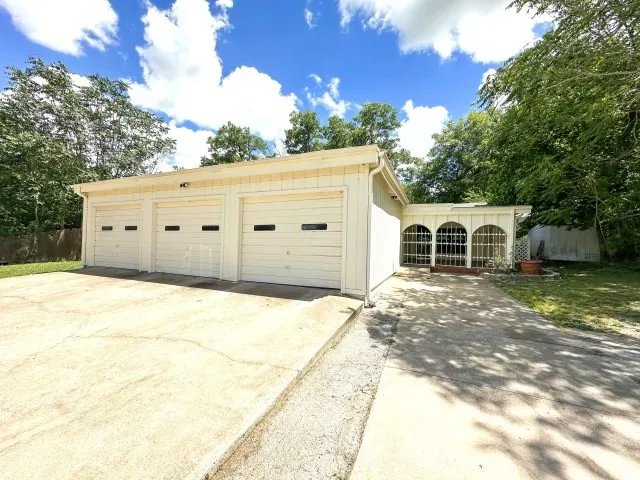 Single Family Residence For Sale in Comanche County , 302 W Highland Avenue, Comanche, Texas 76442, 4 Bedroom, 3 Bathroom, 3 Garage spaces, 2,746 Sqft, built in 1940, mls#21346814, Real Estate Agent in Comanche, Homes For Sale in Comanche county, Homes For Sale in Comanche, Realtor in Comanche Texas, Real Estate Brokerage Independent Realty Texas, Luminita Cordes Realtor