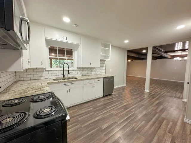 Single Family Residence For Sale in Comanche County , 302 W Highland Avenue, Comanche, Texas 76442, 4 Bedroom, 3 Bathroom, 3 Garage spaces, 2,746 Sqft, built in 1940, mls#21346814, Real Estate Agent in Comanche, Homes For Sale in Comanche county, Homes For Sale in Comanche, Realtor in Comanche Texas, Real Estate Brokerage Independent Realty Texas, Luminita Cordes Realtor