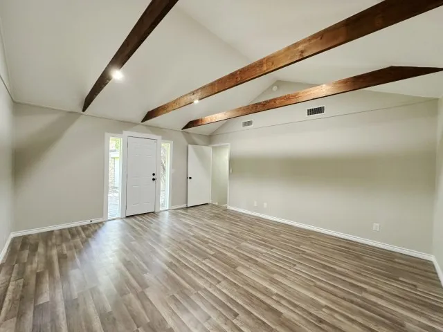Single Family Residence For Sale in Comanche County , 302 W Highland Avenue, Comanche, Texas 76442, 4 Bedroom, 3 Bathroom, 3 Garage spaces, 2,746 Sqft, built in 1940, mls#21346814, Real Estate Agent in Comanche, Homes For Sale in Comanche county, Homes For Sale in Comanche, Realtor in Comanche Texas, Real Estate Brokerage Independent Realty Texas, Luminita Cordes Realtor