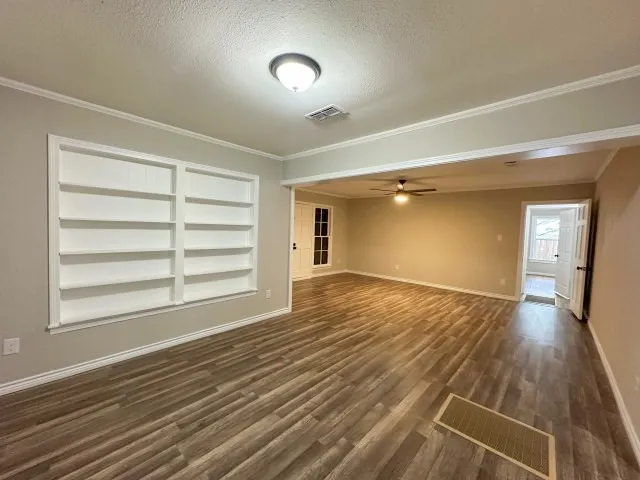 Single Family Residence For Sale in Comanche County , 302 W Highland Avenue, Comanche, Texas 76442, 4 Bedroom, 3 Bathroom, 3 Garage spaces, 2,746 Sqft, built in 1940, mls#21346814, Real Estate Agent in Comanche, Homes For Sale in Comanche county, Homes For Sale in Comanche, Realtor in Comanche Texas, Real Estate Brokerage Independent Realty Texas, Luminita Cordes Realtor