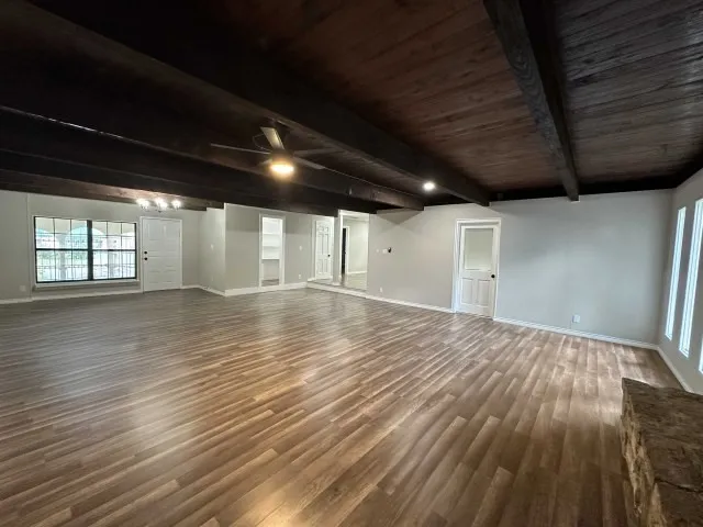 Single Family Residence For Sale in Comanche County , 302 W Highland Avenue, Comanche, Texas 76442, 4 Bedroom, 3 Bathroom, 3 Garage spaces, 2,746 Sqft, built in 1940, mls#21346814, Real Estate Agent in Comanche, Homes For Sale in Comanche county, Homes For Sale in Comanche, Realtor in Comanche Texas, Real Estate Brokerage Independent Realty Texas, Luminita Cordes Realtor