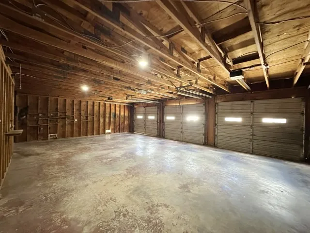 Single Family Residence For Sale in Comanche County , 302 W Highland Avenue, Comanche, Texas 76442, 4 Bedroom, 3 Bathroom, 3 Garage spaces, 2,746 Sqft, built in 1940, mls#21346814, Real Estate Agent in Comanche, Homes For Sale in Comanche county, Homes For Sale in Comanche, Realtor in Comanche Texas, Real Estate Brokerage Independent Realty Texas, Luminita Cordes Realtor