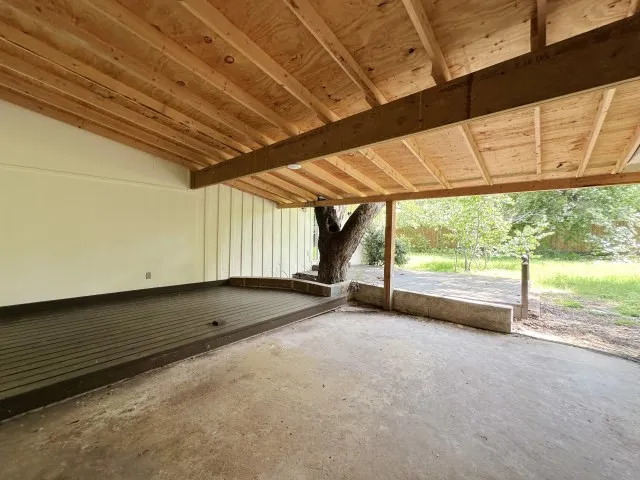 Single Family Residence For Sale in Comanche County , 302 W Highland Avenue, Comanche, Texas 76442, 4 Bedroom, 3 Bathroom, 3 Garage spaces, 2,746 Sqft, built in 1940, mls#21346814, Real Estate Agent in Comanche, Homes For Sale in Comanche county, Homes For Sale in Comanche, Realtor in Comanche Texas, Real Estate Brokerage Independent Realty Texas, Luminita Cordes Realtor