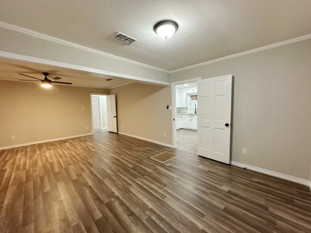 Single Family Residence For Sale in Comanche County , 302 W Highland Avenue, Comanche, Texas 76442, 4 Bedroom, 3 Bathroom, 3 Garage spaces, 2,746 Sqft, built in 1940, mls#21346814, Real Estate Agent in Comanche, Homes For Sale in Comanche county, Homes For Sale in Comanche, Realtor in Comanche Texas, Real Estate Brokerage Independent Realty Texas, Luminita Cordes Realtor