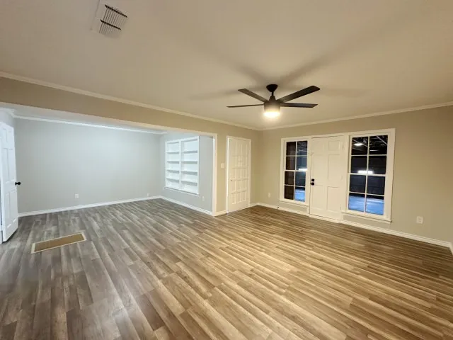 Single Family Residence For Sale in Comanche County , 302 W Highland Avenue, Comanche, Texas 76442, 4 Bedroom, 3 Bathroom, 3 Garage spaces, 2,746 Sqft, built in 1940, mls#21346814, Real Estate Agent in Comanche, Homes For Sale in Comanche county, Homes For Sale in Comanche, Realtor in Comanche Texas, Real Estate Brokerage Independent Realty Texas, Luminita Cordes Realtor