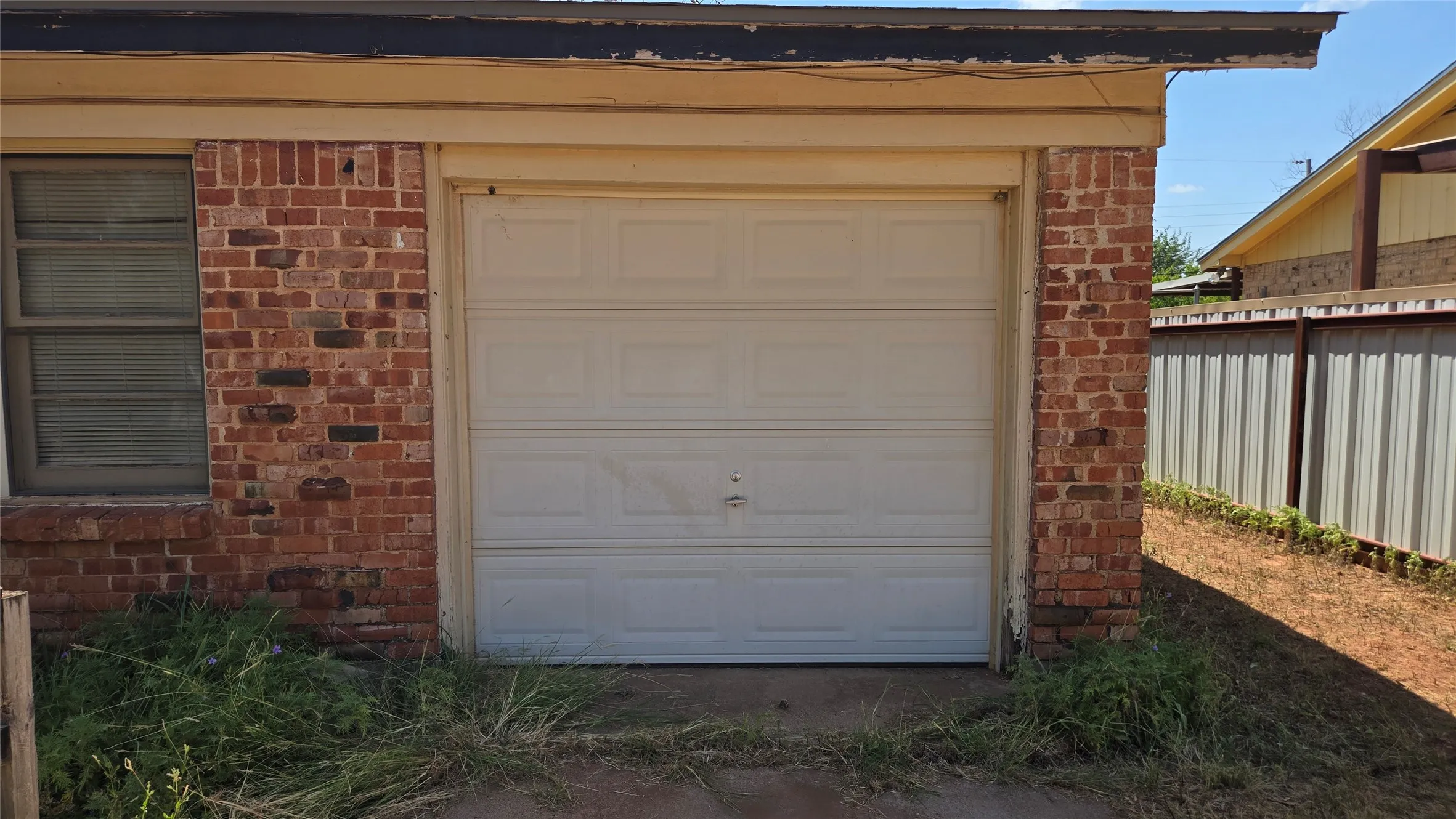 Single Family Residence For Sale in Taylor County , 2150 Bridge Avenue, Abilene, Texas 79603, 3 Bedroom, 1 Bathroom, 1 Garage spaces, 1,077 Sqft, built in 1959, mls#21346687, Real Estate Agent in Abilene, Homes For Sale in Taylor county, Homes For Sale in Abilene, Realtor in Abilene Texas, Real Estate Brokerage Independent Realty Texas, Luminita Cordes Realtor