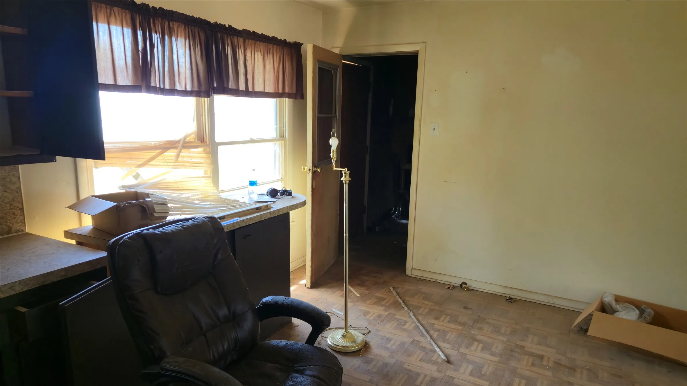 Single Family Residence For Sale in Taylor County , 2150 Bridge Avenue, Abilene, Texas 79603, 3 Bedroom, 1 Bathroom, 1 Garage spaces, 1,077 Sqft, built in 1959, mls#21346687, Real Estate Agent in Abilene, Homes For Sale in Taylor county, Homes For Sale in Abilene, Realtor in Abilene Texas, Real Estate Brokerage Independent Realty Texas, Luminita Cordes Realtor