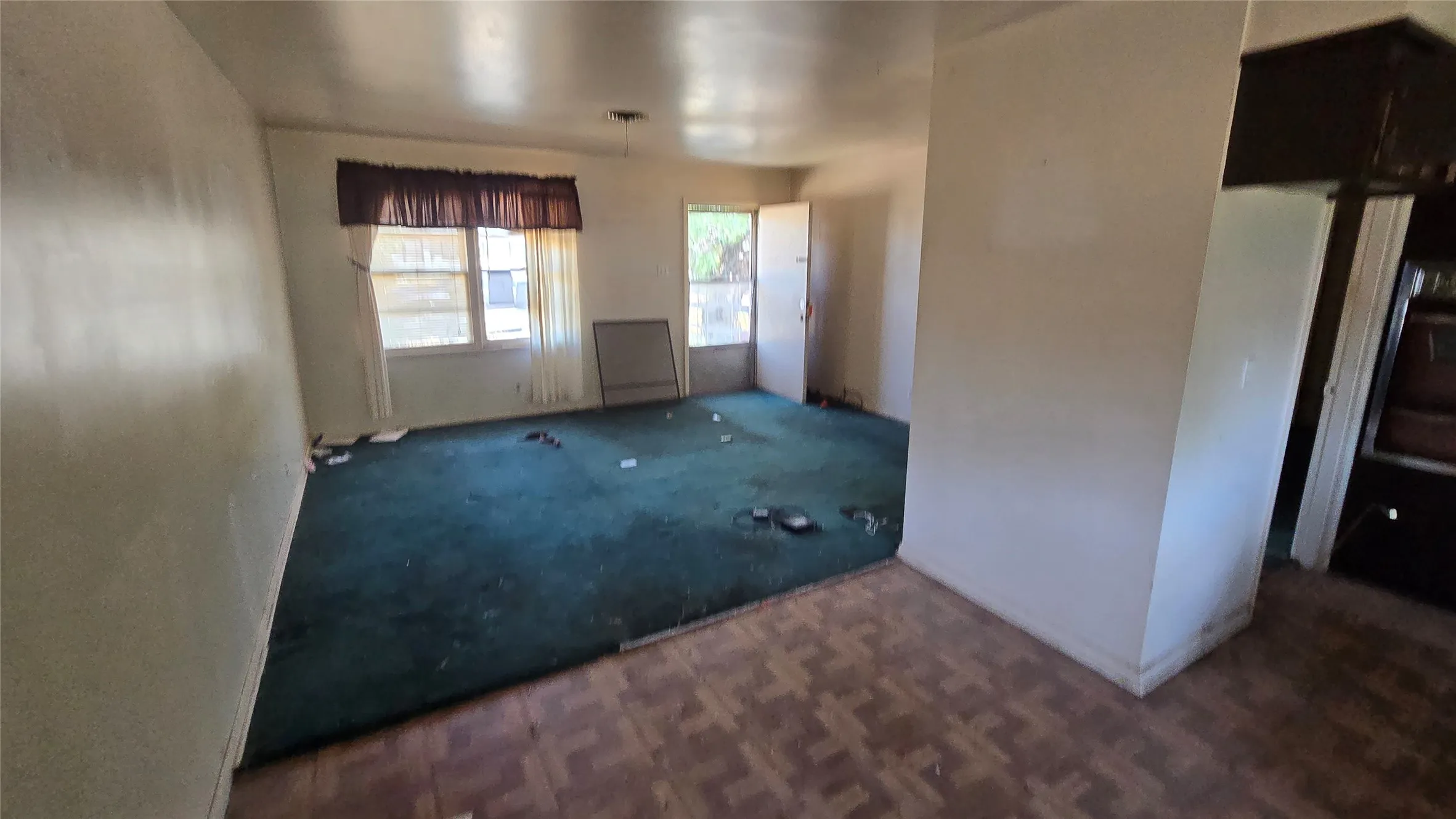 Single Family Residence For Sale in Taylor County , 2150 Bridge Avenue, Abilene, Texas 79603, 3 Bedroom, 1 Bathroom, 1 Garage spaces, 1,077 Sqft, built in 1959, mls#21346687, Real Estate Agent in Abilene, Homes For Sale in Taylor county, Homes For Sale in Abilene, Realtor in Abilene Texas, Real Estate Brokerage Independent Realty Texas, Luminita Cordes Realtor