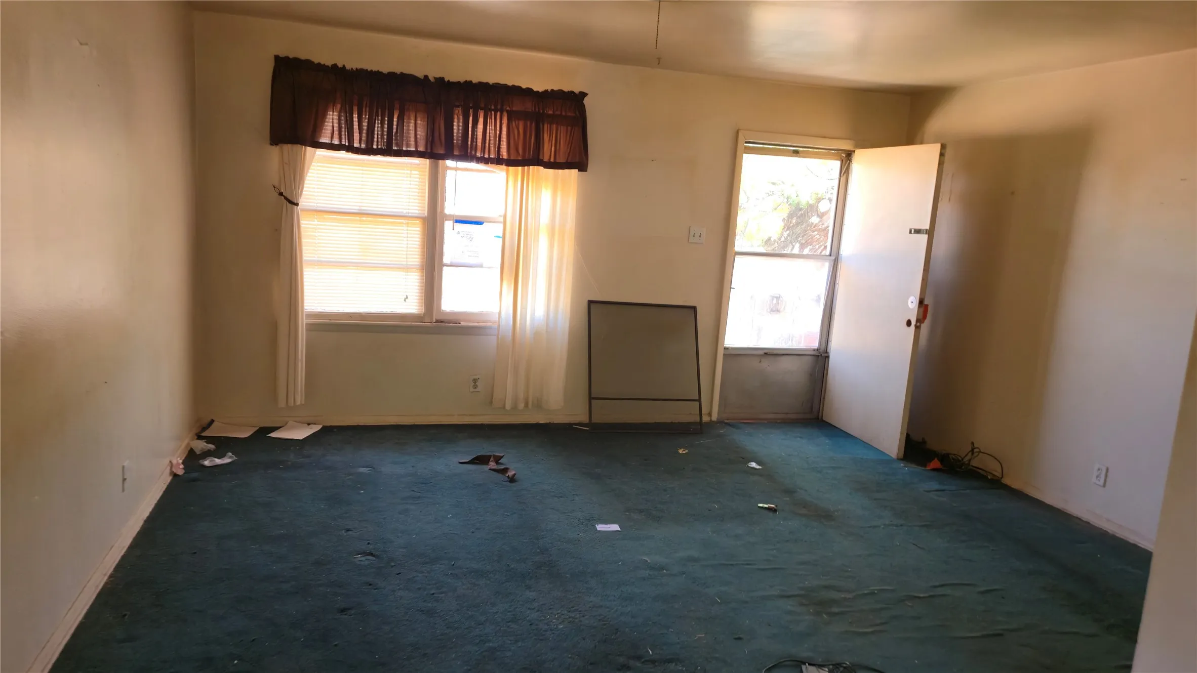 Single Family Residence For Sale in Taylor County , 2150 Bridge Avenue, Abilene, Texas 79603, 3 Bedroom, 1 Bathroom, 1 Garage spaces, 1,077 Sqft, built in 1959, mls#21346687, Real Estate Agent in Abilene, Homes For Sale in Taylor county, Homes For Sale in Abilene, Realtor in Abilene Texas, Real Estate Brokerage Independent Realty Texas, Luminita Cordes Realtor