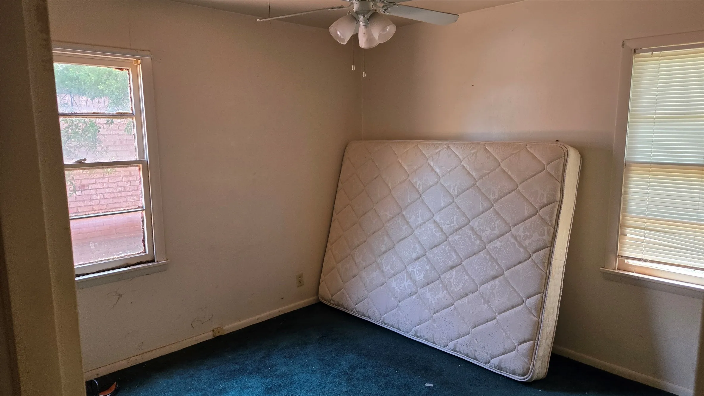Single Family Residence For Sale in Taylor County , 2150 Bridge Avenue, Abilene, Texas 79603, 3 Bedroom, 1 Bathroom, 1 Garage spaces, 1,077 Sqft, built in 1959, mls#21346687, Real Estate Agent in Abilene, Homes For Sale in Taylor county, Homes For Sale in Abilene, Realtor in Abilene Texas, Real Estate Brokerage Independent Realty Texas, Luminita Cordes Realtor