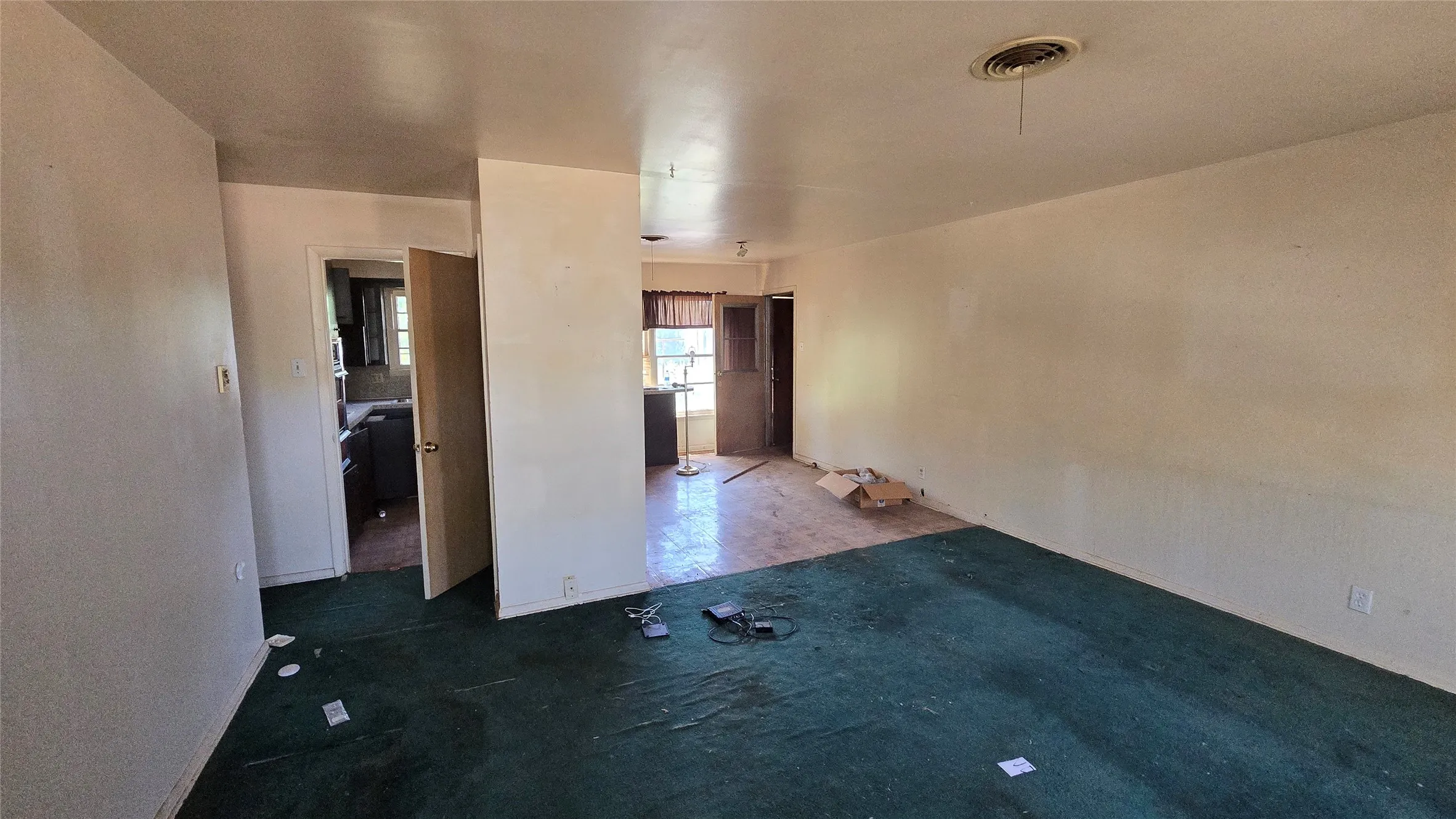 Single Family Residence For Sale in Taylor County , 2150 Bridge Avenue, Abilene, Texas 79603, 3 Bedroom, 1 Bathroom, 1 Garage spaces, 1,077 Sqft, built in 1959, mls#21346687, Real Estate Agent in Abilene, Homes For Sale in Taylor county, Homes For Sale in Abilene, Realtor in Abilene Texas, Real Estate Brokerage Independent Realty Texas, Luminita Cordes Realtor