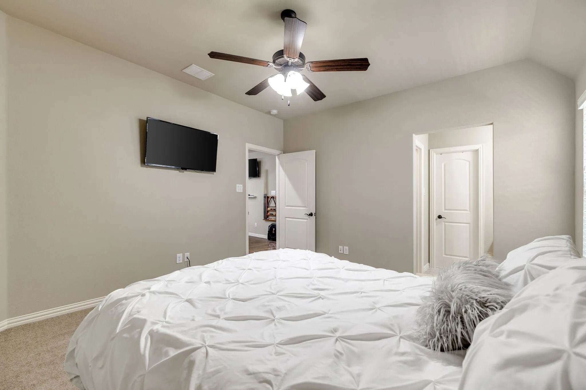 Single Family Residence For Sale in Dallas County , 2029 N Hill Drive, Irving, Texas 75038, 4 Bedroom, 3 Bathroom, 2 Garage spaces, 3,638 Sqft, built in 2016, mls#21343017, Real Estate Agent in Irving, Homes For Sale in Dallas county, Homes For Sale in Irving, Realtor in Irving Texas, Real Estate Brokerage Independent Realty Texas, Luminita Cordes Realtor