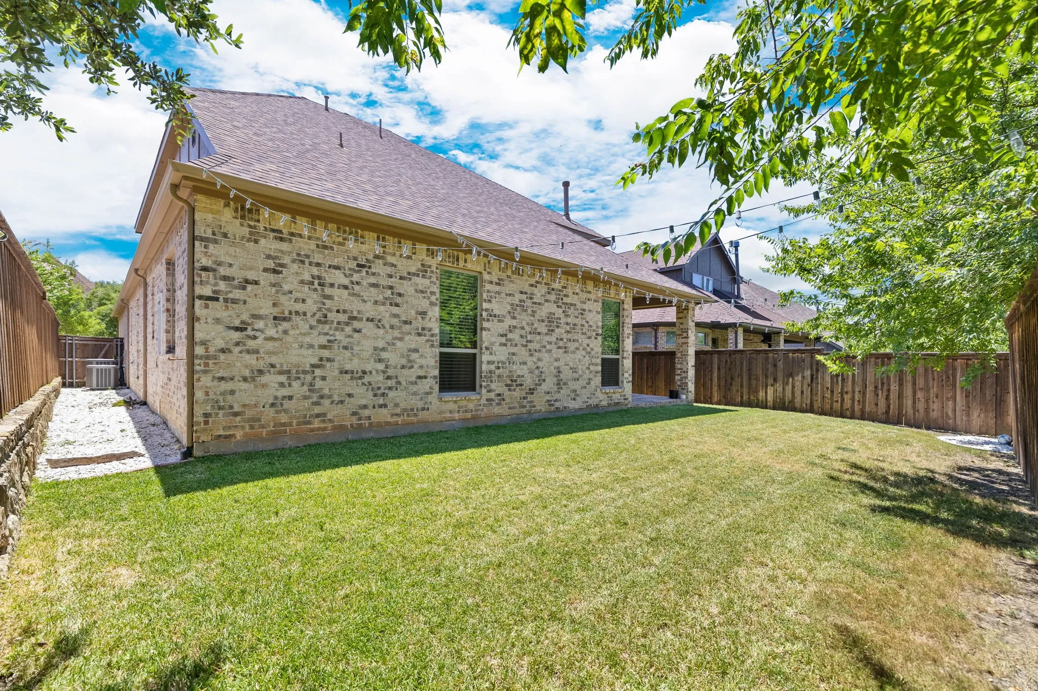 Single Family Residence For Sale in Dallas County , 2029 N Hill Drive, Irving, Texas 75038, 4 Bedroom, 3 Bathroom, 2 Garage spaces, 3,638 Sqft, built in 2016, mls#21343017, Real Estate Agent in Irving, Homes For Sale in Dallas county, Homes For Sale in Irving, Realtor in Irving Texas, Real Estate Brokerage Independent Realty Texas, Luminita Cordes Realtor