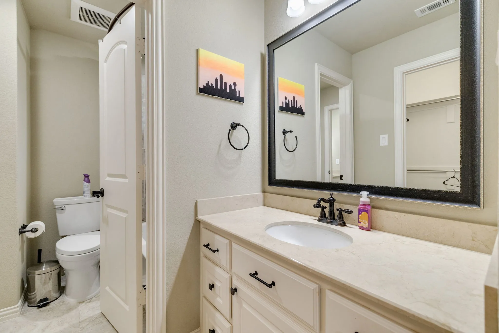 Single Family Residence For Sale in Dallas County , 2029 N Hill Drive, Irving, Texas 75038, 4 Bedroom, 3 Bathroom, 2 Garage spaces, 3,638 Sqft, built in 2016, mls#21343017, Real Estate Agent in Irving, Homes For Sale in Dallas county, Homes For Sale in Irving, Realtor in Irving Texas, Real Estate Brokerage Independent Realty Texas, Luminita Cordes Realtor