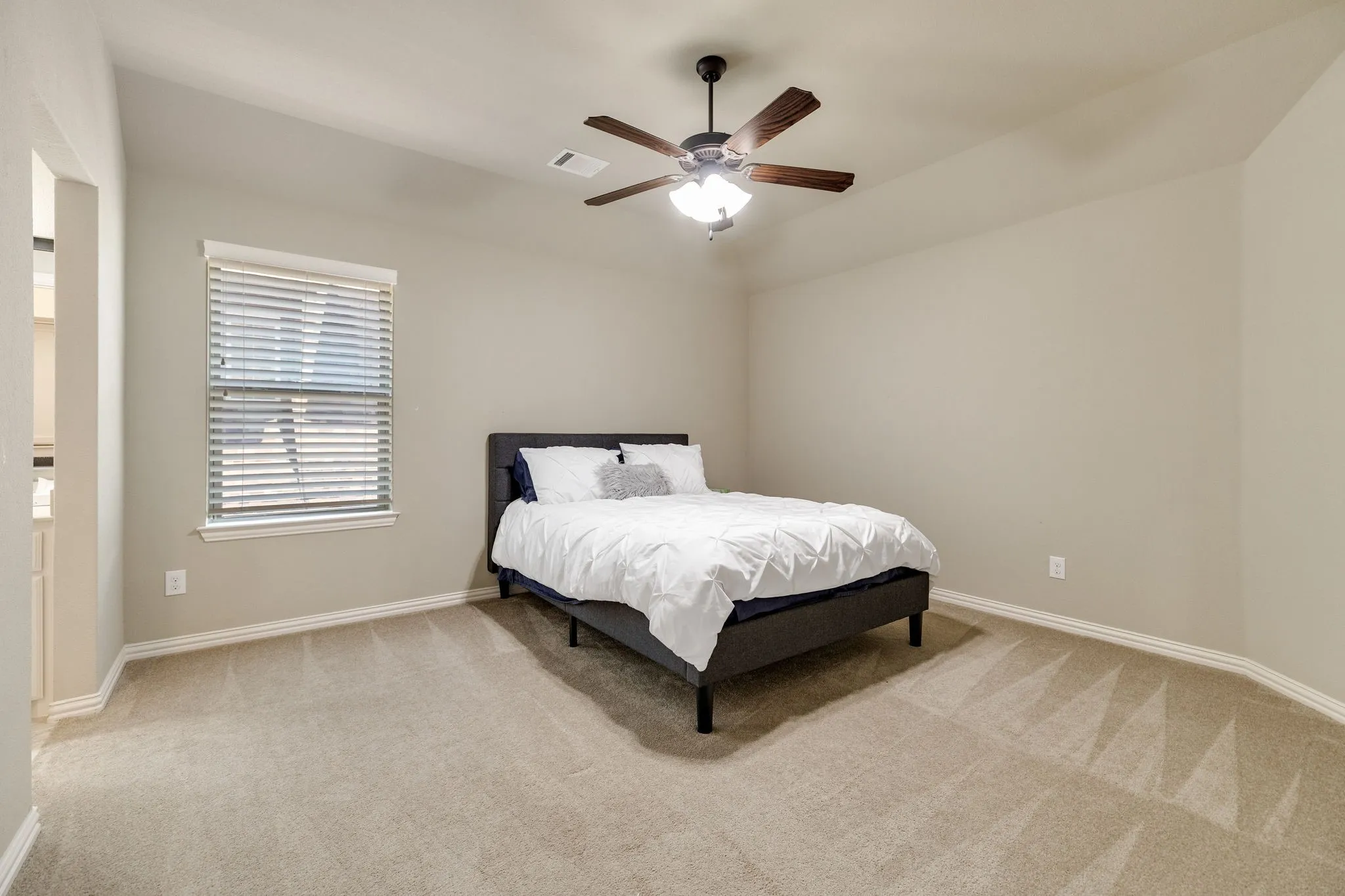 Single Family Residence For Sale in Dallas County , 2029 N Hill Drive, Irving, Texas 75038, 4 Bedroom, 3 Bathroom, 2 Garage spaces, 3,638 Sqft, built in 2016, mls#21343017, Real Estate Agent in Irving, Homes For Sale in Dallas county, Homes For Sale in Irving, Realtor in Irving Texas, Real Estate Brokerage Independent Realty Texas, Luminita Cordes Realtor