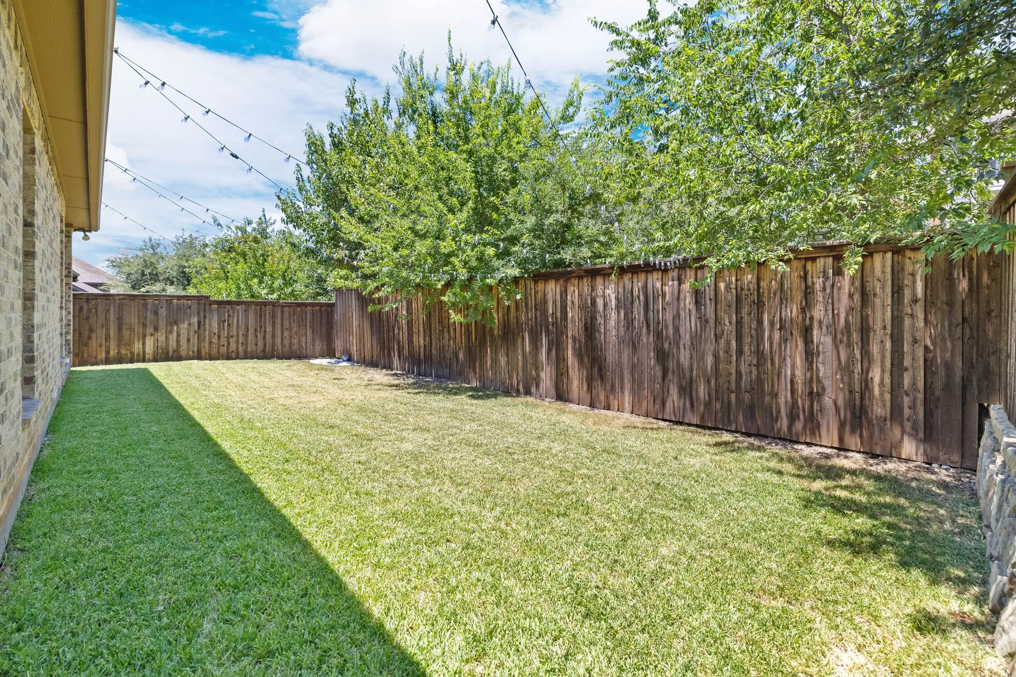 Single Family Residence For Sale in Dallas County , 2029 N Hill Drive, Irving, Texas 75038, 4 Bedroom, 3 Bathroom, 2 Garage spaces, 3,638 Sqft, built in 2016, mls#21343017, Real Estate Agent in Irving, Homes For Sale in Dallas county, Homes For Sale in Irving, Realtor in Irving Texas, Real Estate Brokerage Independent Realty Texas, Luminita Cordes Realtor