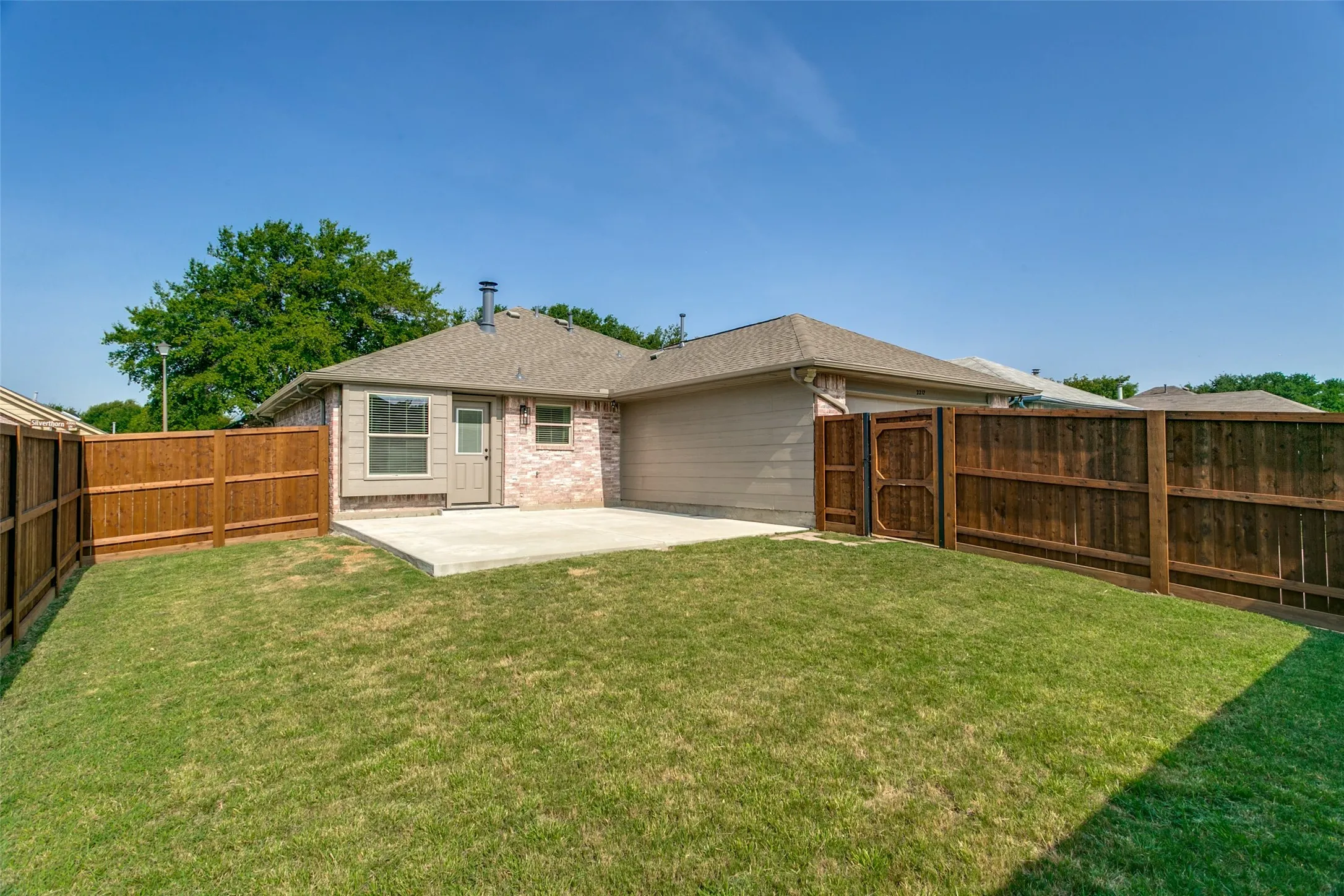 Single Family Residence For Sale in Denton County , 2212 Silverthorn Lane, Flower Mound, Texas 75028, 3 Bedroom, 2 Bathroom, 2 Garage spaces, 1,142 Sqft, built in 1990, mls#21346290, Real Estate Agent in Flower Mound, Homes For Sale in Denton county, Homes For Sale in Flower Mound, Realtor in Flower Mound Texas, Real Estate Brokerage Independent Realty Texas, Luminita Cordes Realtor