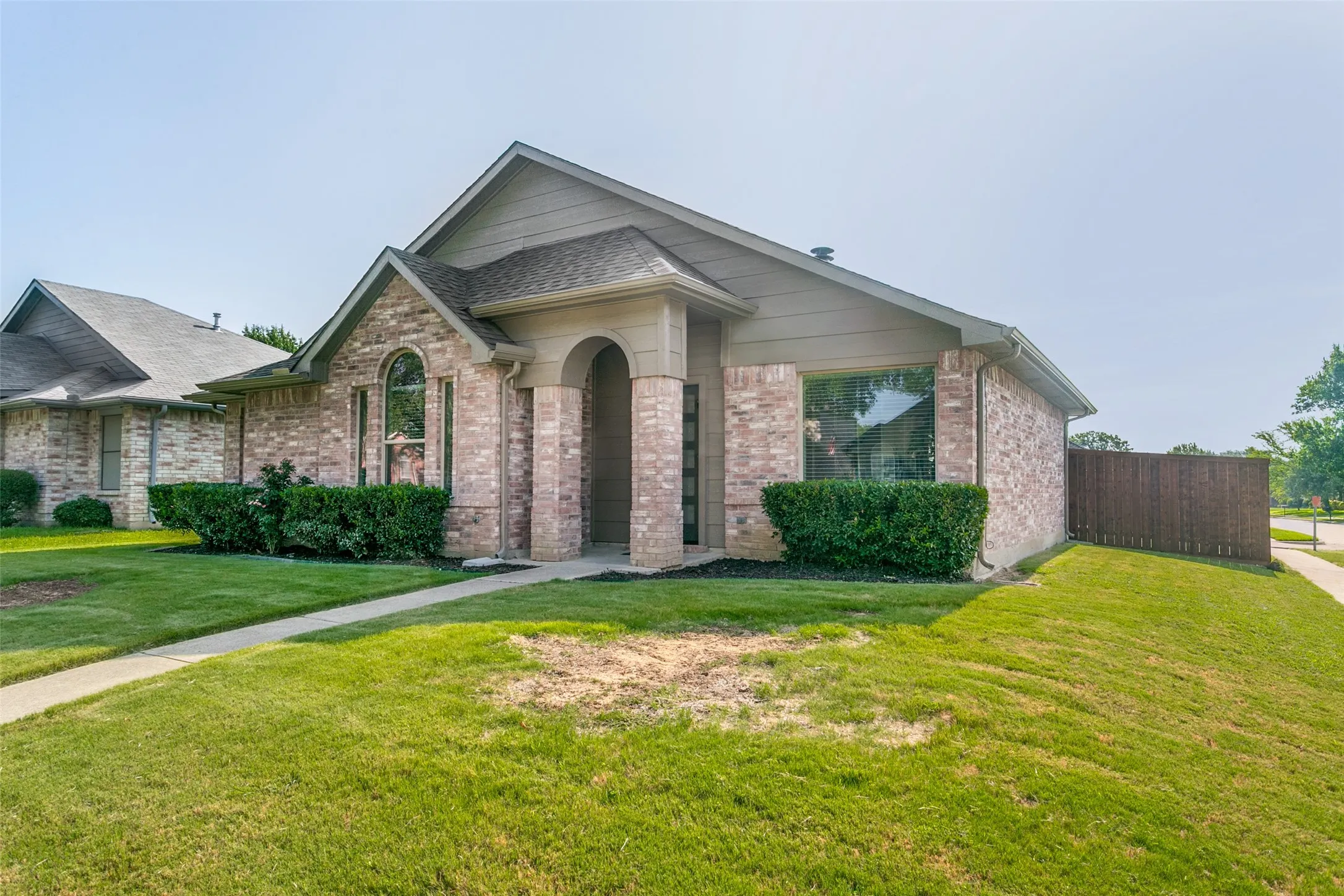 Single Family Residence For Sale in Denton County , 2212 Silverthorn Lane, Flower Mound, Texas 75028, 3 Bedroom, 2 Bathroom, 2 Garage spaces, 1,142 Sqft, built in 1990, mls#21346290, Real Estate Agent in Flower Mound, Homes For Sale in Denton county, Homes For Sale in Flower Mound, Realtor in Flower Mound Texas, Real Estate Brokerage Independent Realty Texas, Luminita Cordes Realtor