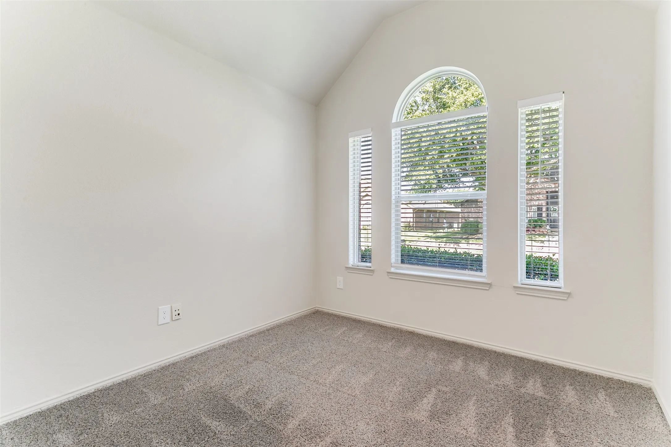 Single Family Residence For Sale in Denton County , 2212 Silverthorn Lane, Flower Mound, Texas 75028, 3 Bedroom, 2 Bathroom, 2 Garage spaces, 1,142 Sqft, built in 1990, mls#21346290, Real Estate Agent in Flower Mound, Homes For Sale in Denton county, Homes For Sale in Flower Mound, Realtor in Flower Mound Texas, Real Estate Brokerage Independent Realty Texas, Luminita Cordes Realtor