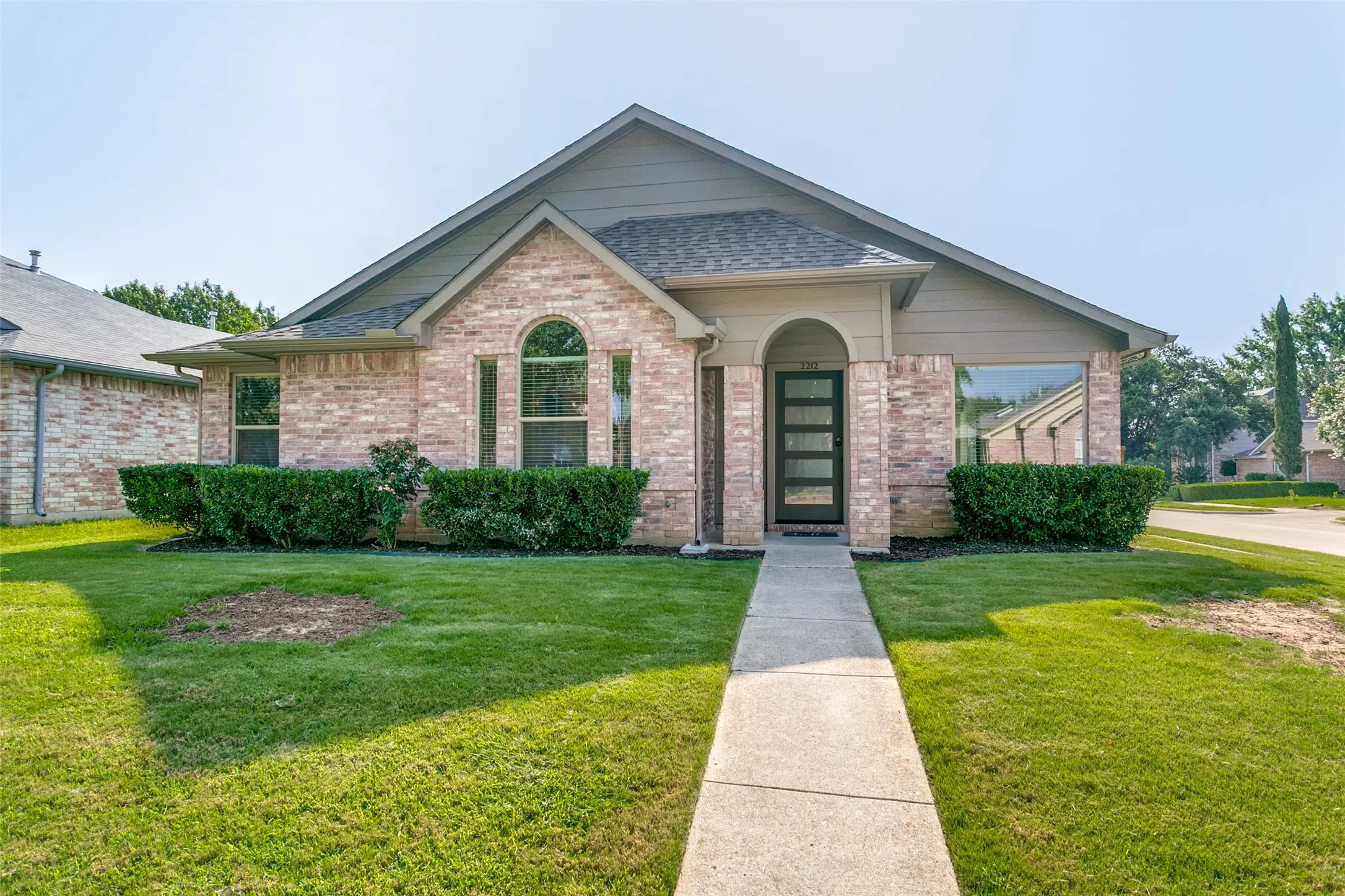 Single Family Residence For Sale in Denton County , 2212 Silverthorn Lane, Flower Mound, Texas 75028, 3 Bedroom, 2 Bathroom, 2 Garage spaces, 1,142 Sqft, built in 1990, mls#21346290, Real Estate Agent in Flower Mound, Homes For Sale in Denton county, Homes For Sale in Flower Mound, Realtor in Flower Mound Texas, Real Estate Brokerage Independent Realty Texas, Luminita Cordes Realtor